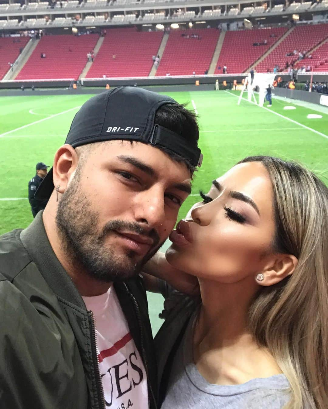 iluvsarahiiさんのインスタグラム写真 - (iluvsarahiiInstagram)「HAPPY BIRTHDAY to my love @ayyysebas  Feliz cumpleaños a mi amor🎂🎉❤️」5月30日 0時49分 - iluvsarahii