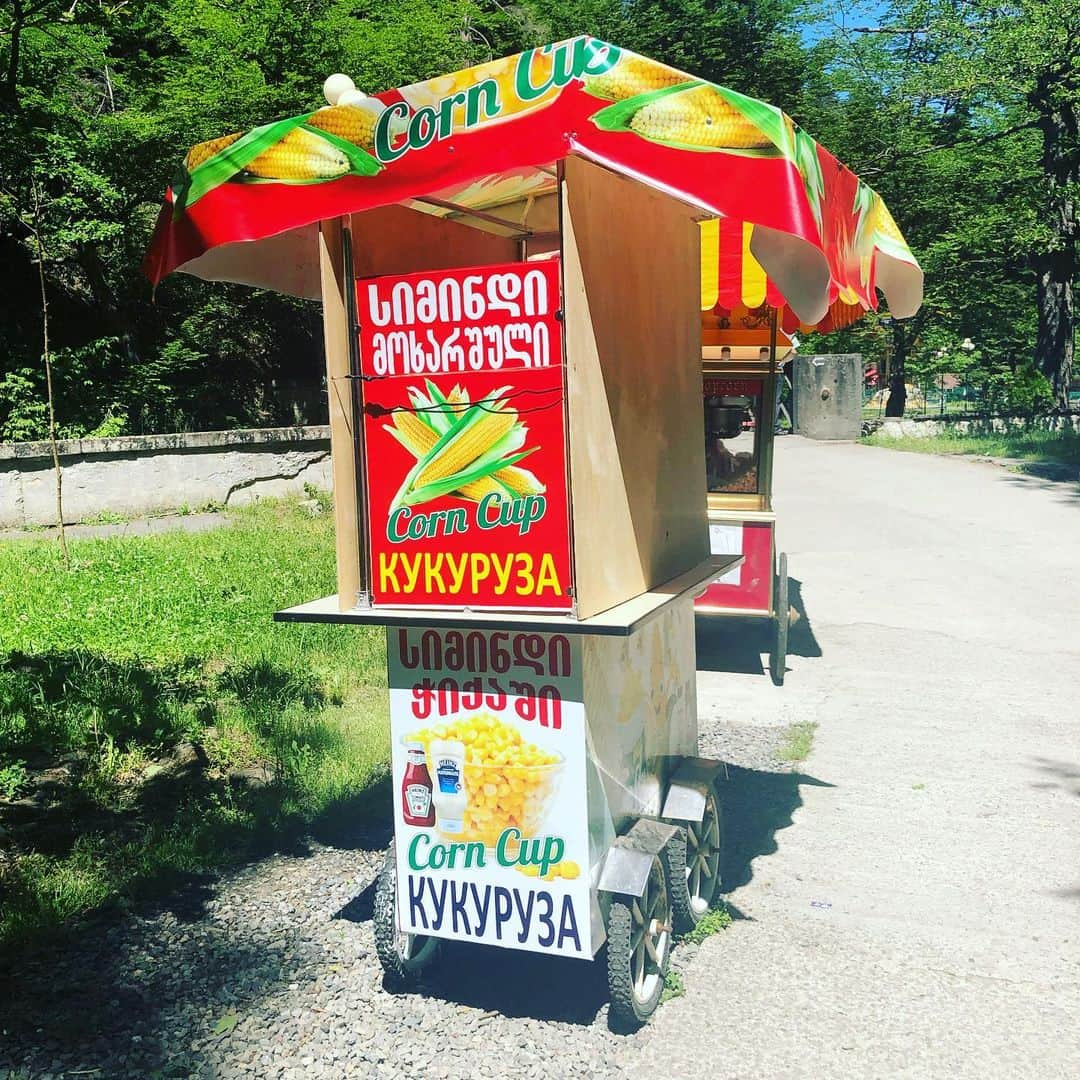 シーマス・デヴァーさんのインスタグラム写真 - (シーマス・デヴァーInstagram)「Nothing like a hot Corn Cup on a sunny day.」5月30日 1時03分 - seamuspatrickdever