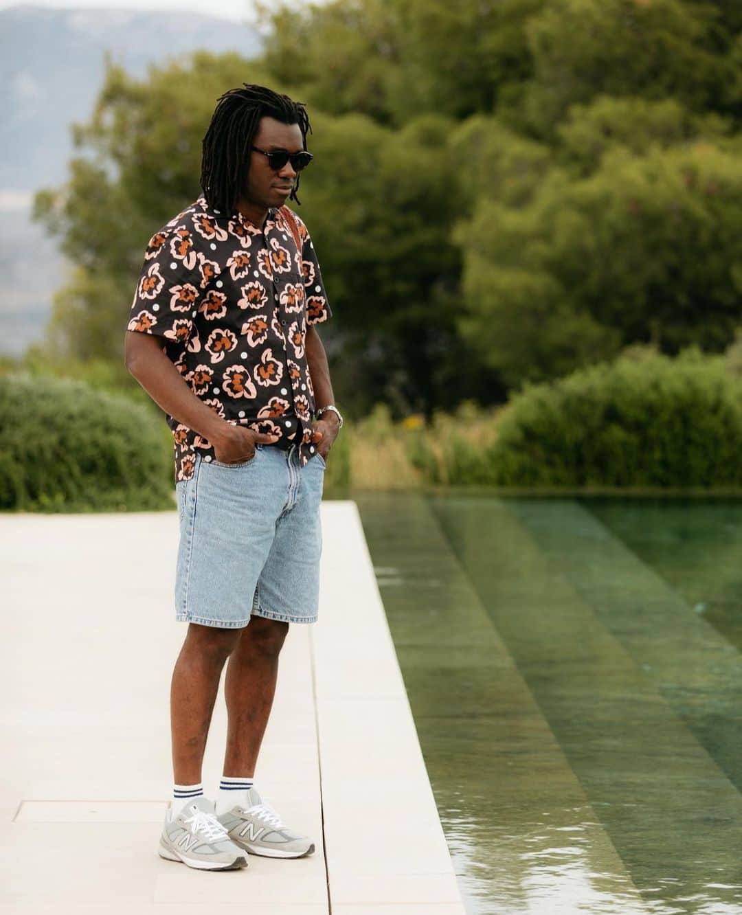 MR PORTERさんのインスタグラム写真 - (MR PORTERInstagram)「We joined our friends over at @netaporter for their #JETAPORTER 2019 trip to Greece. Sun, sea and style.⠀⠀ Here’s a little look at what happened. 🧿⠀⠀ -⠀⠀ A special thank you to @mrp, @desmondanddempsey, @miansai, @onia, @frescobolcarioca, @folkclothing, @poptradingcompany, @veja, @santoniofficial, @muloshoes, @cutlerandgross, @cubitts and @andersonandsheppard.⠀⠀」5月30日 0時57分 - mrporter