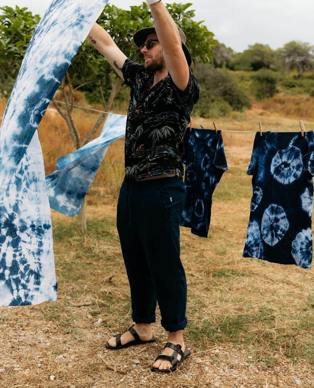 MR PORTERさんのインスタグラム写真 - (MR PORTERInstagram)「We joined our friends over at @netaporter for their #JETAPORTER 2019 trip to Greece. Sun, sea and style.⠀⠀ Here’s a little look at what happened. 🧿⠀⠀ -⠀⠀ A special thank you to @mrp, @desmondanddempsey, @miansai, @onia, @frescobolcarioca, @folkclothing, @poptradingcompany, @veja, @santoniofficial, @muloshoes, @cutlerandgross, @cubitts and @andersonandsheppard.⠀⠀」5月30日 0時57分 - mrporter