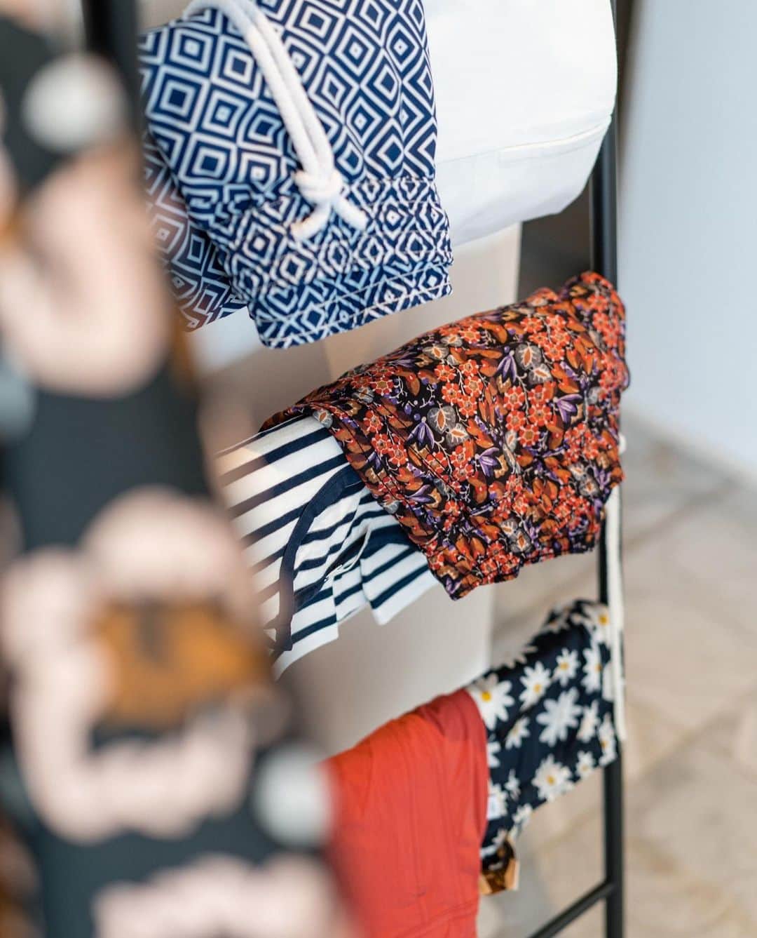 MR PORTERさんのインスタグラム写真 - (MR PORTERInstagram)「We joined our friends over at @netaporter for their #JETAPORTER 2019 trip to Greece. Sun, sea and style.⠀⠀ Here’s a little look at what happened. 🧿⠀⠀ -⠀⠀ A special thank you to @mrp, @desmondanddempsey, @miansai, @onia, @frescobolcarioca, @folkclothing, @poptradingcompany, @veja, @santoniofficial, @muloshoes, @cutlerandgross, @cubitts and @andersonandsheppard.⠀⠀」5月30日 0時57分 - mrporter