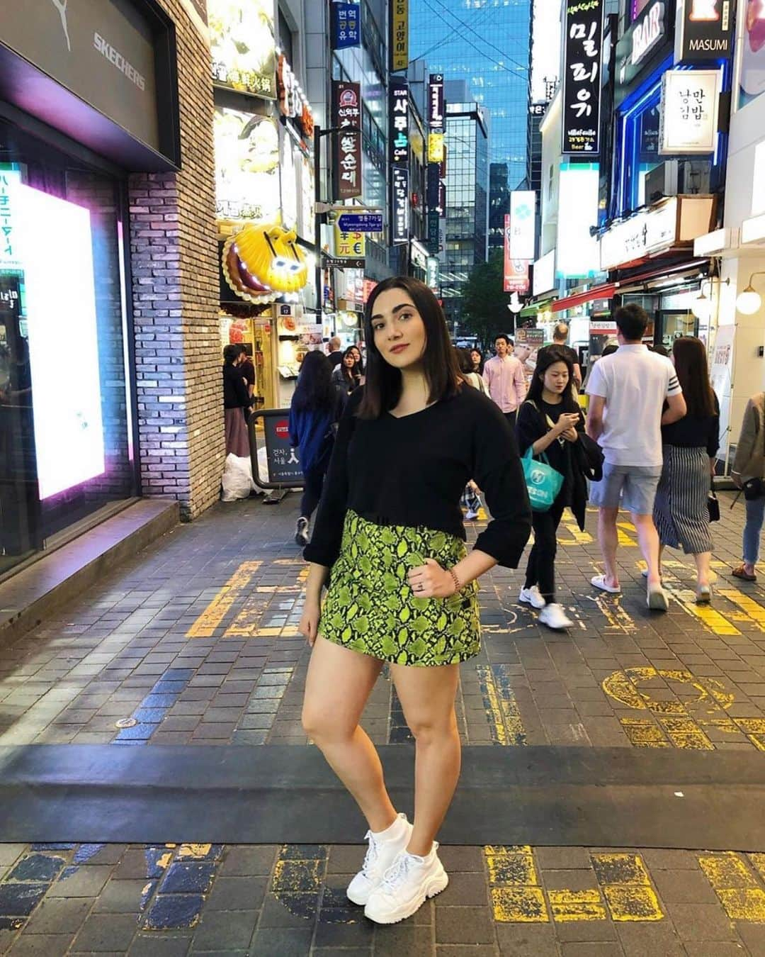 YouTubeさんのインスタグラム写真 - (YouTubeInstagram)「We call this Seoul searching! Check out @safiyany’s channel for everything fashion, style, and beauty. Link in bio.」5月30日 1時05分 - youtube