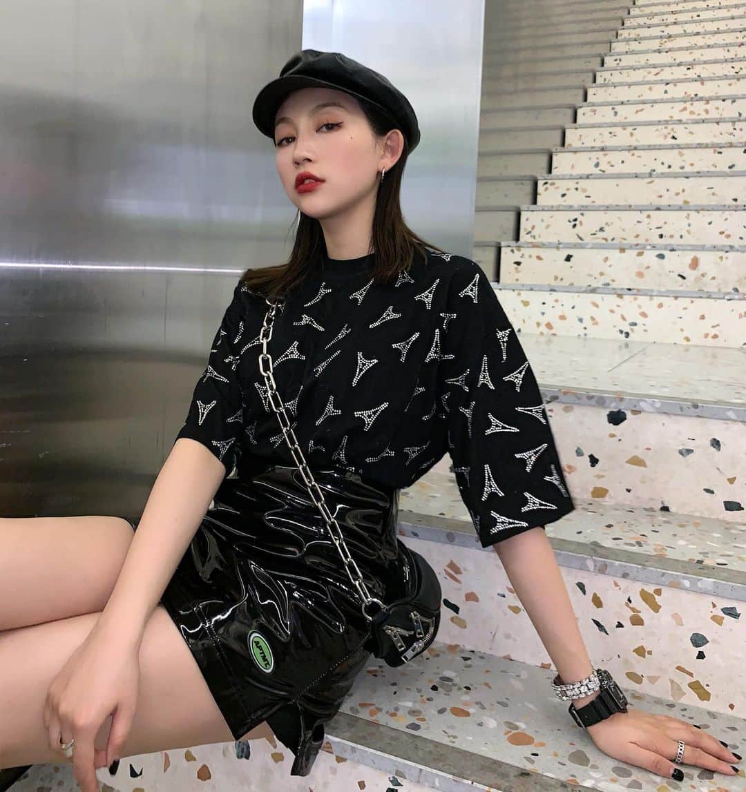チン・インヒのインスタグラム：「🖤」