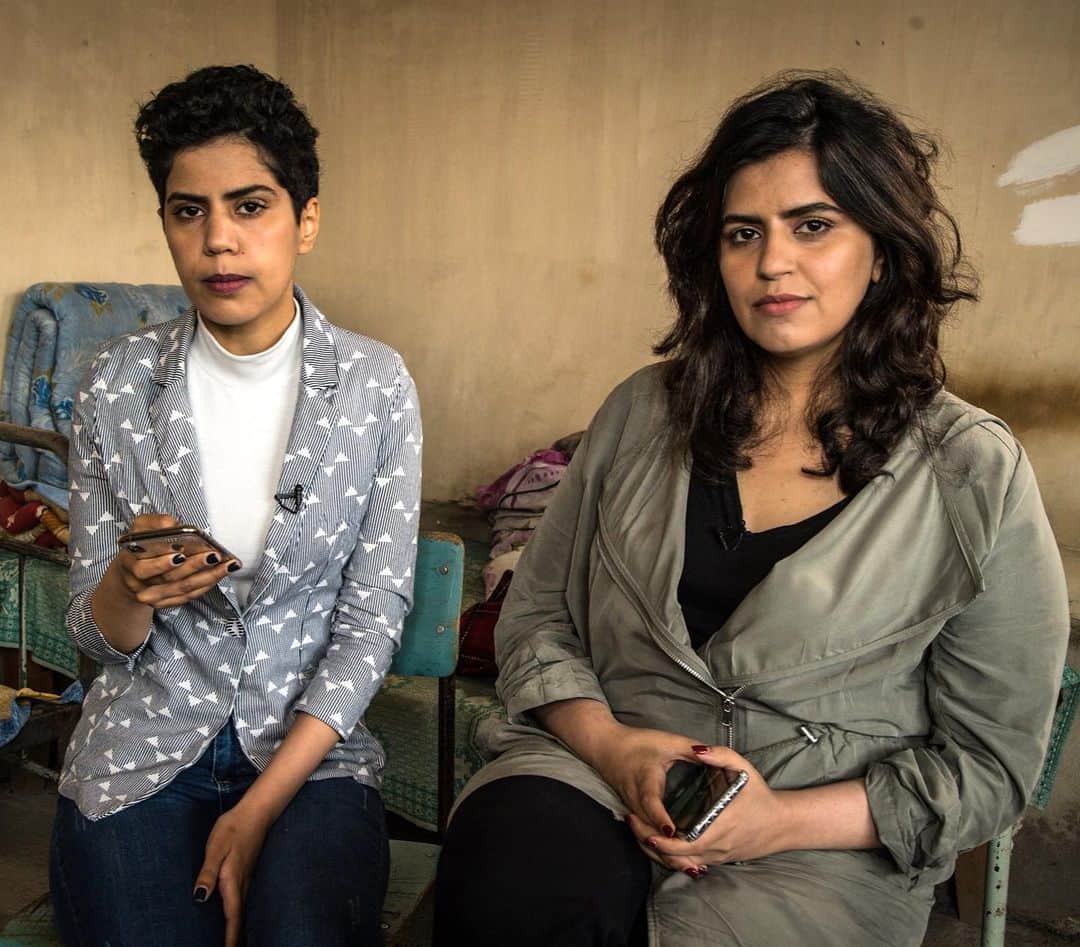 NBC Newsさんのインスタグラム写真 - (NBC NewsInstagram)「Maha and Wafa al-Subaie spent 5 years planning their escape from their abusive family in Saudi Arabia. The control their family had over them was facilitated in part by a smartphone app used to track women’s travel. So they tricked it. Click the link in our bio to read their story. . 📷 @dean__taylor / @nbcnews」5月30日 1時16分 - nbcnews