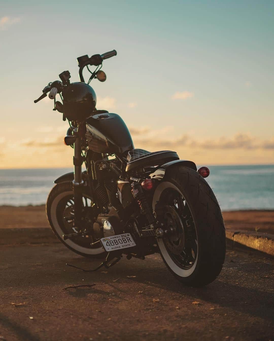 Harley-Davidsonさんのインスタグラム写真 - (Harley-DavidsonInstagram)「Rumbling engine or crashing waves - what sound helps you #FindYourFreedom? 🌴🌊 #HDxWSL #HarleyDavidson #BehindBars 📷 @louies_pixels」5月30日 7時00分 - harleydavidson