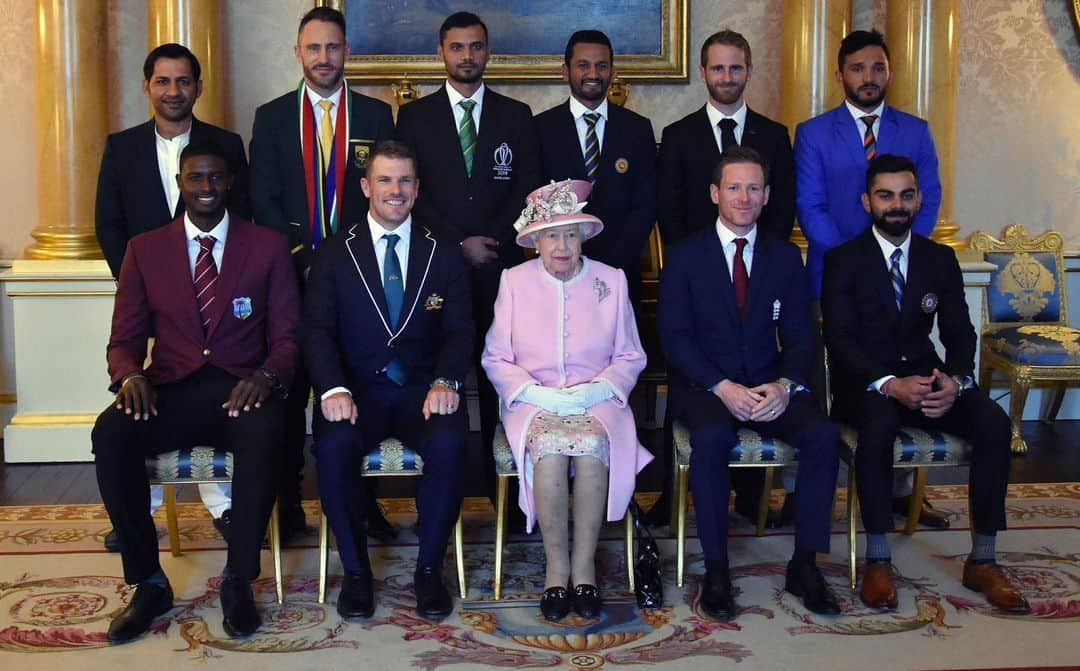 ロイヤル・ファミリーさんのインスタグラム写真 - (ロイヤル・ファミリーInstagram)「The Queen and The Duke of Sussex met Cricket World Cup team captains at Buckingham Palace ahead of the start of the tournament on Thursday.  The tournament will feature the world’s top ten teams, nine of whom are from the Commonwealth. The participating nations include Afghanistan, Australia, Bangladesh, England, India, New Zealand, Pakistan, South Africa, Sri Lanka and the West Indies.  Captains met Her Majesty and His Royal Highness before joining a Garden Party at Buckingham Palace.」5月30日 1時38分 - theroyalfamily