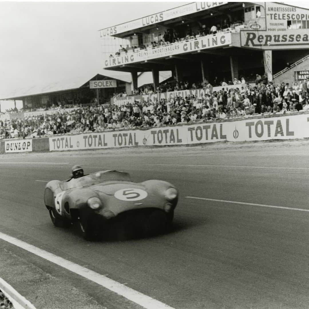 ハケットのインスタグラム：「1959 vs 2019 60 years ago, the iconic Aston Martin DBR1 claimed a historic victory @24heuresdumans. 15 years ago, Hackett London became the official clothing partner of @astonmartinracingofficial and the rest is history. Bring on another year of stellar racing at Le Mans! Shop our Aston Martin Racing collection at the link in bio now #LeMans24 #HackettXAstonMartin」