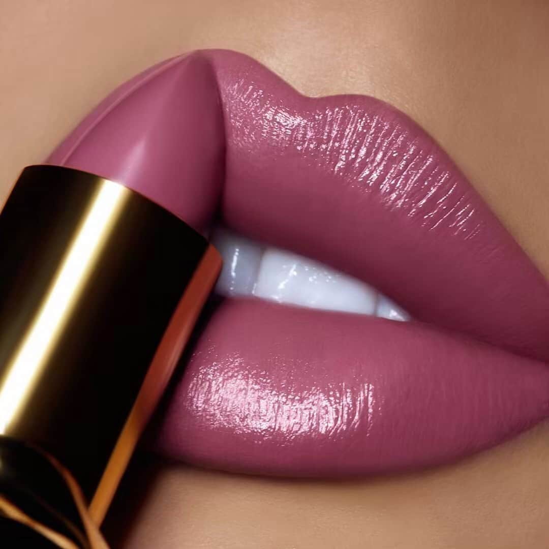 セフォラさんのインスタグラム写真 - (セフォラInstagram)「#Regram @patmcgrathreal ・・・ SORRY NOT SORRY⚡⚡⚡ You won’t be sorry when you coat your lips in the captivatingly creamy texture and beautiful rose colour of LuxeTrance Lipstick in ‘SORRY NOT SORRY’ ⚡⚡⚡ Shop this shade NOW at Sephora」5月30日 1時39分 - sephora