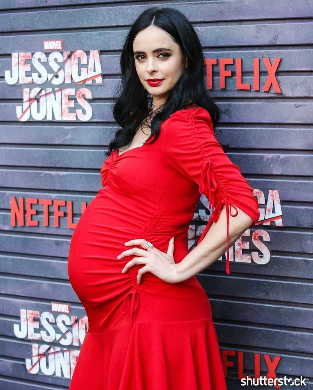 クリステン・リッターさんのインスタグラム写真 - (クリステン・リッターInstagram)「This super pregnant superhero had lots of fun at the #jessicajones season 3 premiere celebrating the final 13 episodes! Styled by @ilariaurbinati in @rodarte dress and hair and make up by @jamiemakeup and @hairbyjohnd ❤️」5月30日 1時41分 - therealkrystenritter