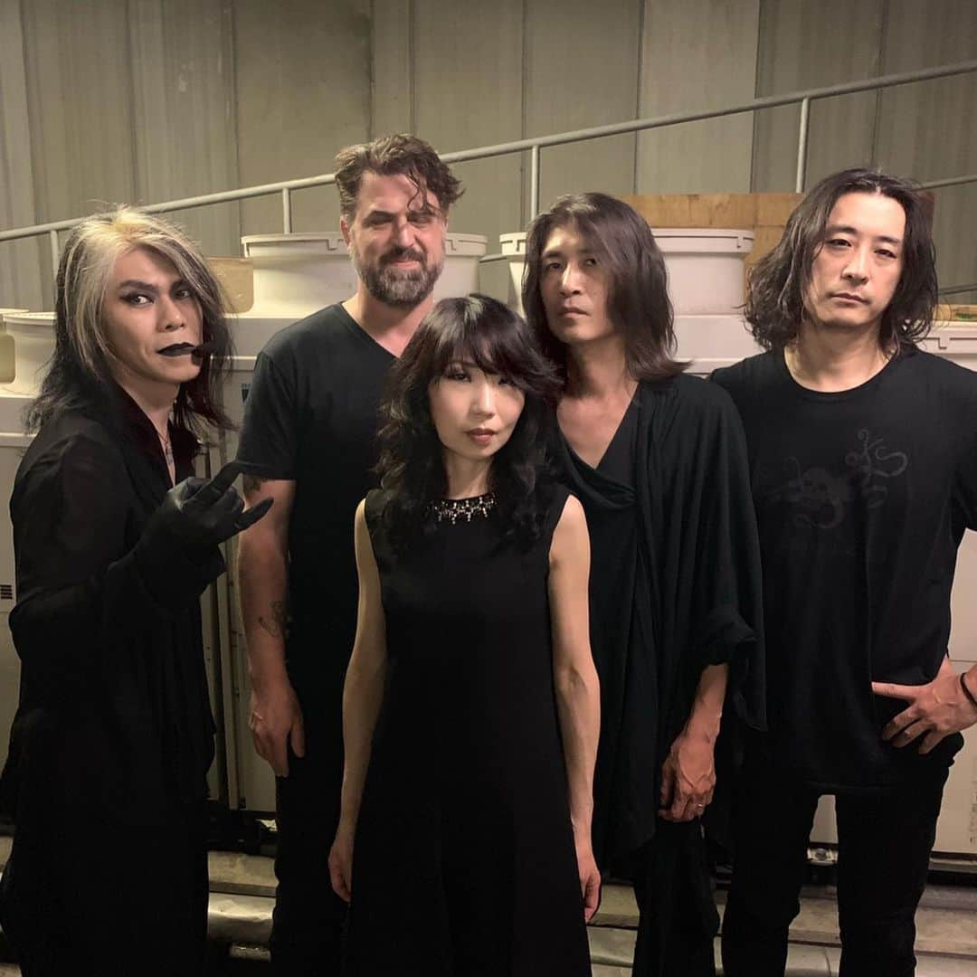 BORISさんのインスタグラム写真 - (BORISInstagram)「EQD Japan Tour 2019, Day 4th done. Thank you so much Hiroshima, and thank you very much @nakaokentaro and  Jamie @relaxerband for join us. It’s an honor. Cheers. レコードショップMISERYのガイさん(Origin of M, ex.愚鈍)ともお会い出来て感激。T #borisheavyrocks #borisdronevil #広島クラブクアトロ @earthquakerdev @earthquakerjp #Record shop misery #  01. 決別 - Farewell- 02. Absolutego 03. PINK 04. Statement  05. 虹が始まるとき -Rainbow- 06. 黒猫メロディ -Melody- 07. 俺を捨てたところ -Just Abandoned My-Self- w/ Kentaro Nakao and Jamie Stillman」5月30日 1時44分 - borisdronevil