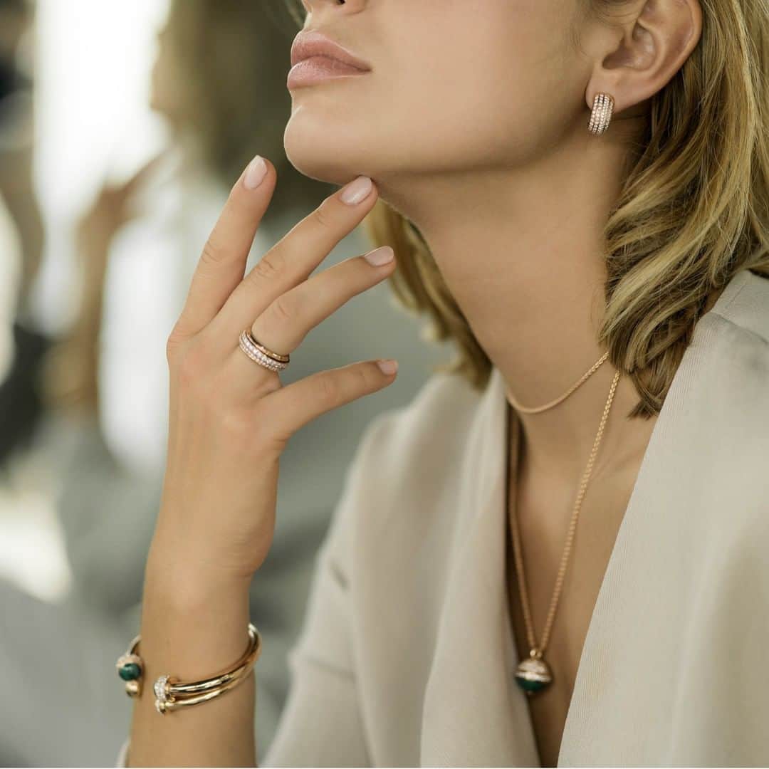 のインスタグラム：「Earrings, bracelets, rings, pendants, stack up with the #PiagetPossession collection. #Piaget #Jewellery #PiagetJewellery #TurnAndShine」