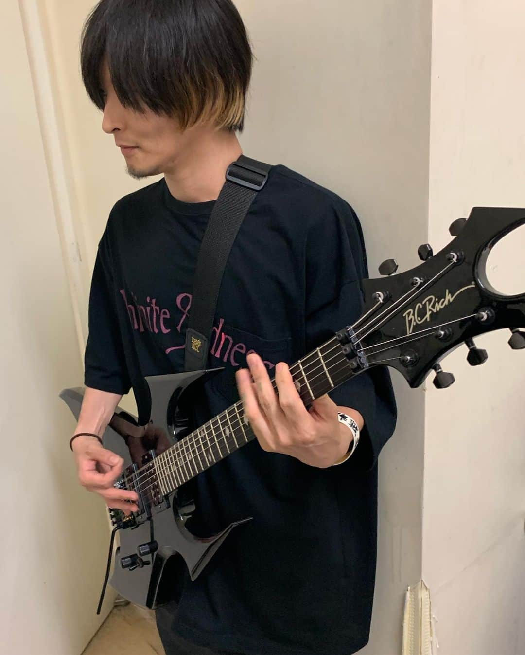 BORISさんのインスタグラム写真 - (BORISInstagram)「Toddyがかっこいいギター弾いてる！  #cryptcity #toddyphantom #eqdtour2019」5月30日 2時00分 - borisdronevil