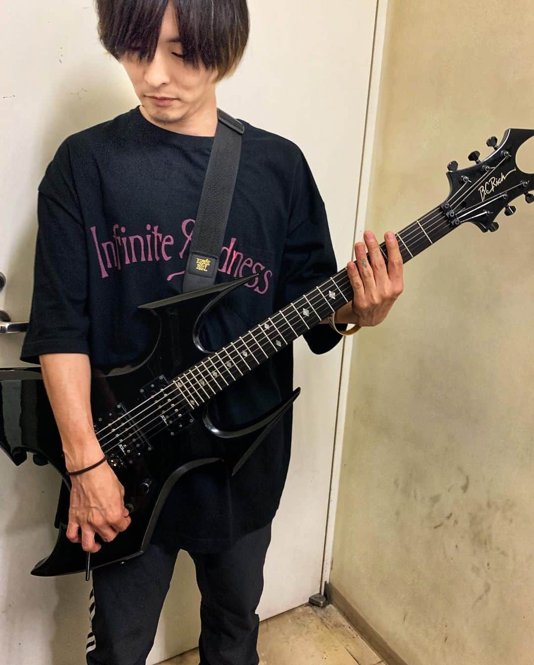 BORISさんのインスタグラム写真 - (BORISInstagram)「Toddyがかっこいいギター弾いてる！  #cryptcity #toddyphantom #eqdtour2019」5月30日 2時00分 - borisdronevil