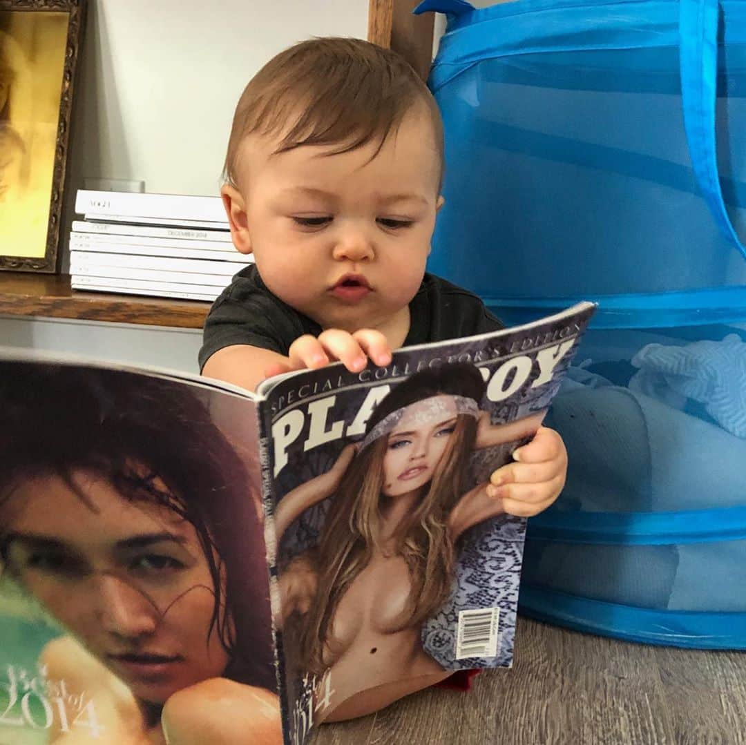 スコット・イーストウッドさんのインスタグラム写真 - (スコット・イーストウッドInstagram)「Baby Titan learning about his super good looking grandpa and uncle.  And more importantly, learning about the basics.  good boy!! #youwillunderstandsoon」5月30日 2時06分 - scotteastwood