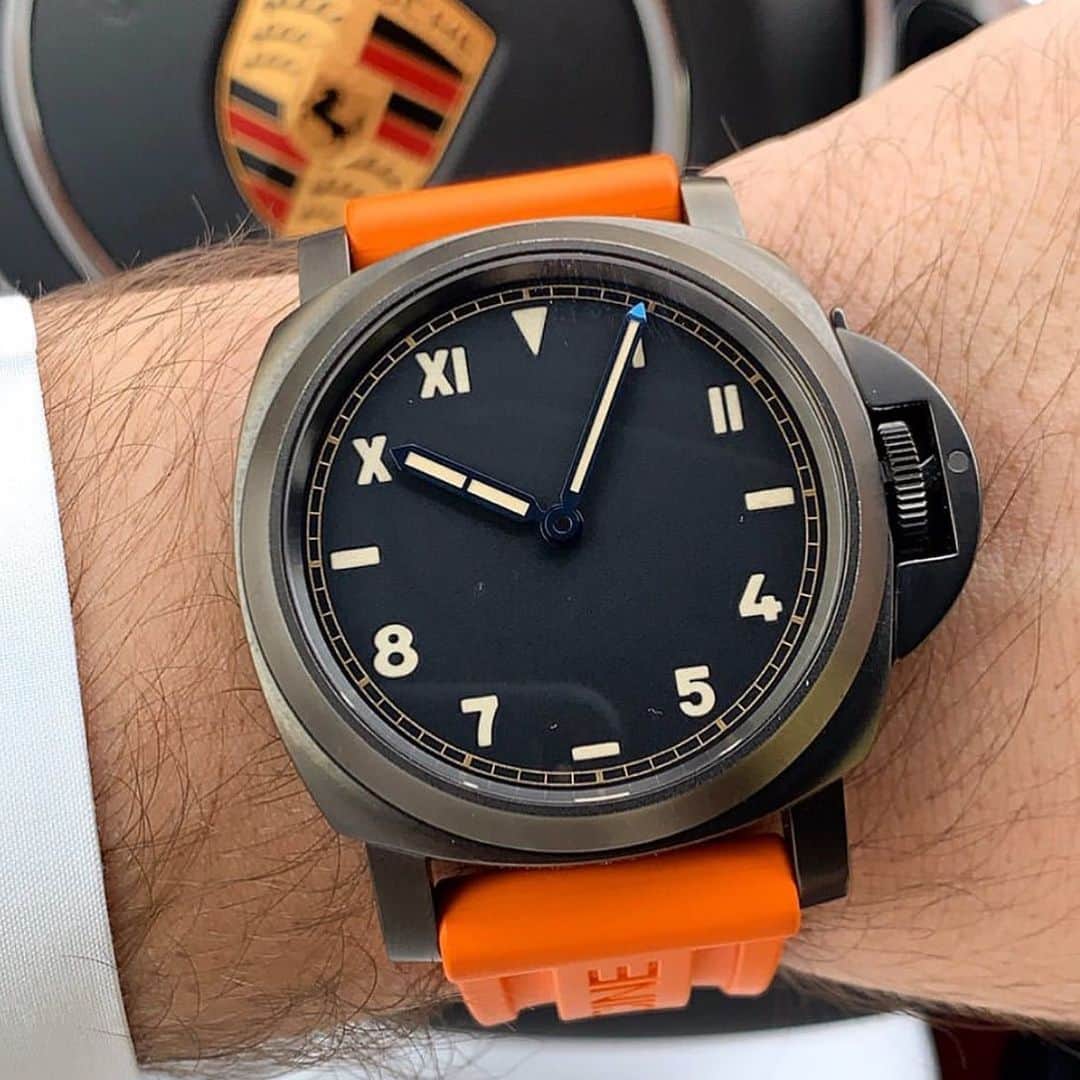 パネライのインスタグラム：「A slick combo of black and orange with a hint of blue shinning on the hands of the #Oanerai #PAM779 Luminor Cali Dial. Pic by buddy @q8horology1 #paneraicentral」