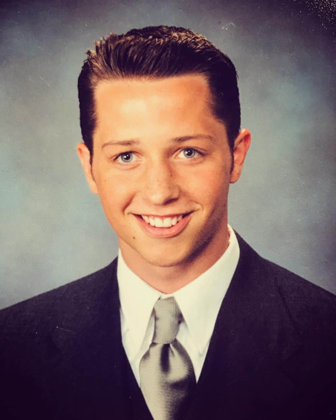 デレク・ブラスバーグさんのインスタグラム写真 - (デレク・ブラスバーグInstagram)「The first pic is my senior portrait, taken when I was an 18-year-old high school graduate in St. Louis, Missouri. I hope my wide-eyed innocence caught your attention because the second pic is the news our Missouri governor is pushing litigation that will close its only remaining Planned Parenthood, a last refuge for young girls facing hard decisions in my home state, this weekend. It's shocking and infuriating. To be clear, I'm not pro-abortion. (Who the fuck is "pro-abortion"?) However, in my life, I've had the divine pleasure of surrounding myself with enough smart, thoughtful, considerate women to know that when it comes to what they do with their body it should be entirely their choice. It's. Their. Choice. I've always been a proud Midwesterner and I truly believe what made me successful today was my wholesome, honorable upbringing. But this isn't the first time we landed on the wrong side of history: In 1820, the Missouri Compromise was a law that allowed Missouri to be admitted into the union as a slave state. This brings us to the third pic above: Tomorrow morning, nearly 200 years after the Missouri Compromise, St. Louisians are protesting the proposed legislation at a rally downtown. I'm hoping enough of my hometown heroes will be there to prevent my beloved homeland from ending up on the wrong side of history again.」5月30日 2時07分 - derekblasberg