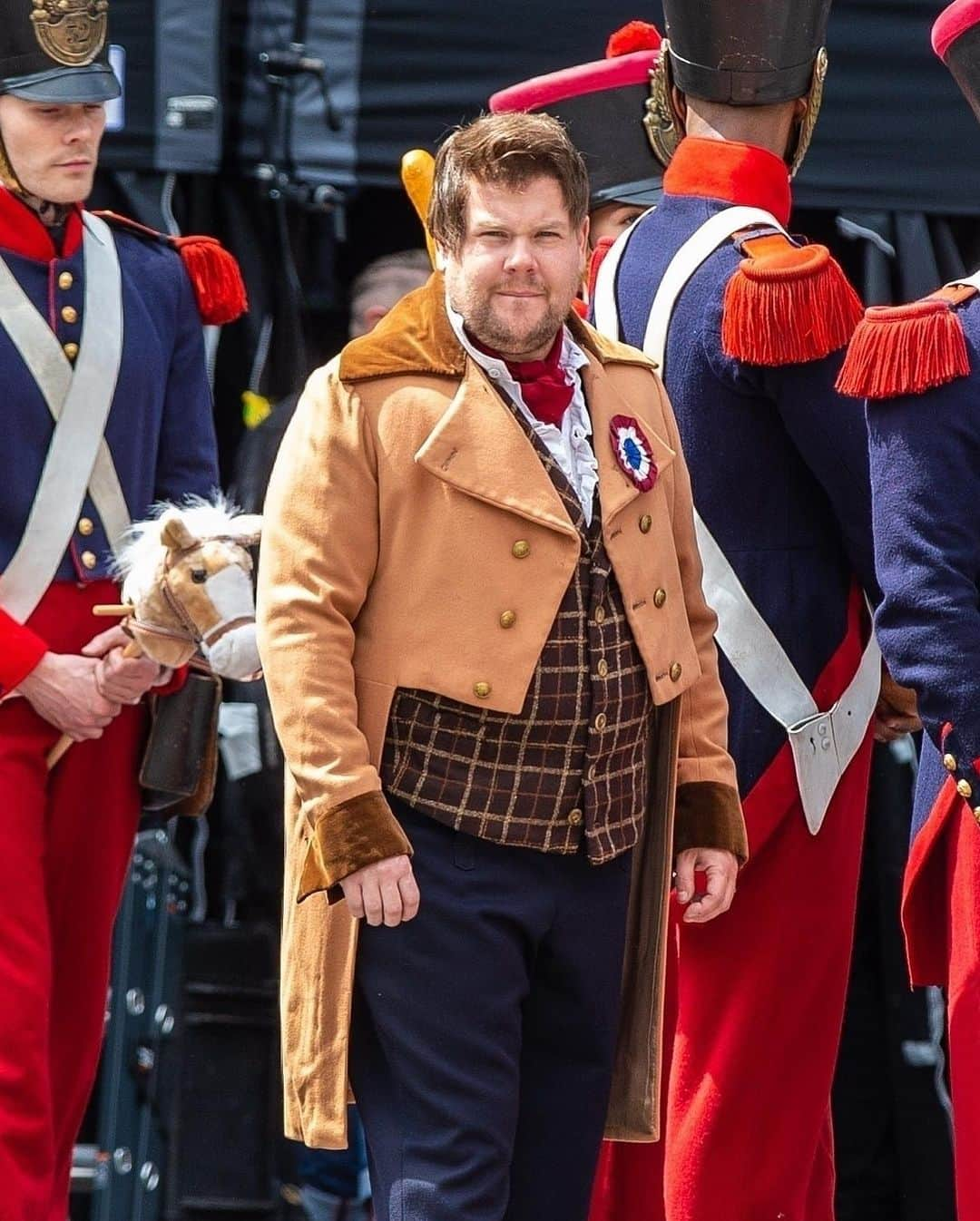 Just Jaredさんのインスタグラム写真 - (Just JaredInstagram)「@j_corden films his own version of Les Miserables for a new Crosswalk the Musical segment in Paris! #JamesCorden #LateLateShow Photos: Backgrid」5月30日 2時21分 - justjared