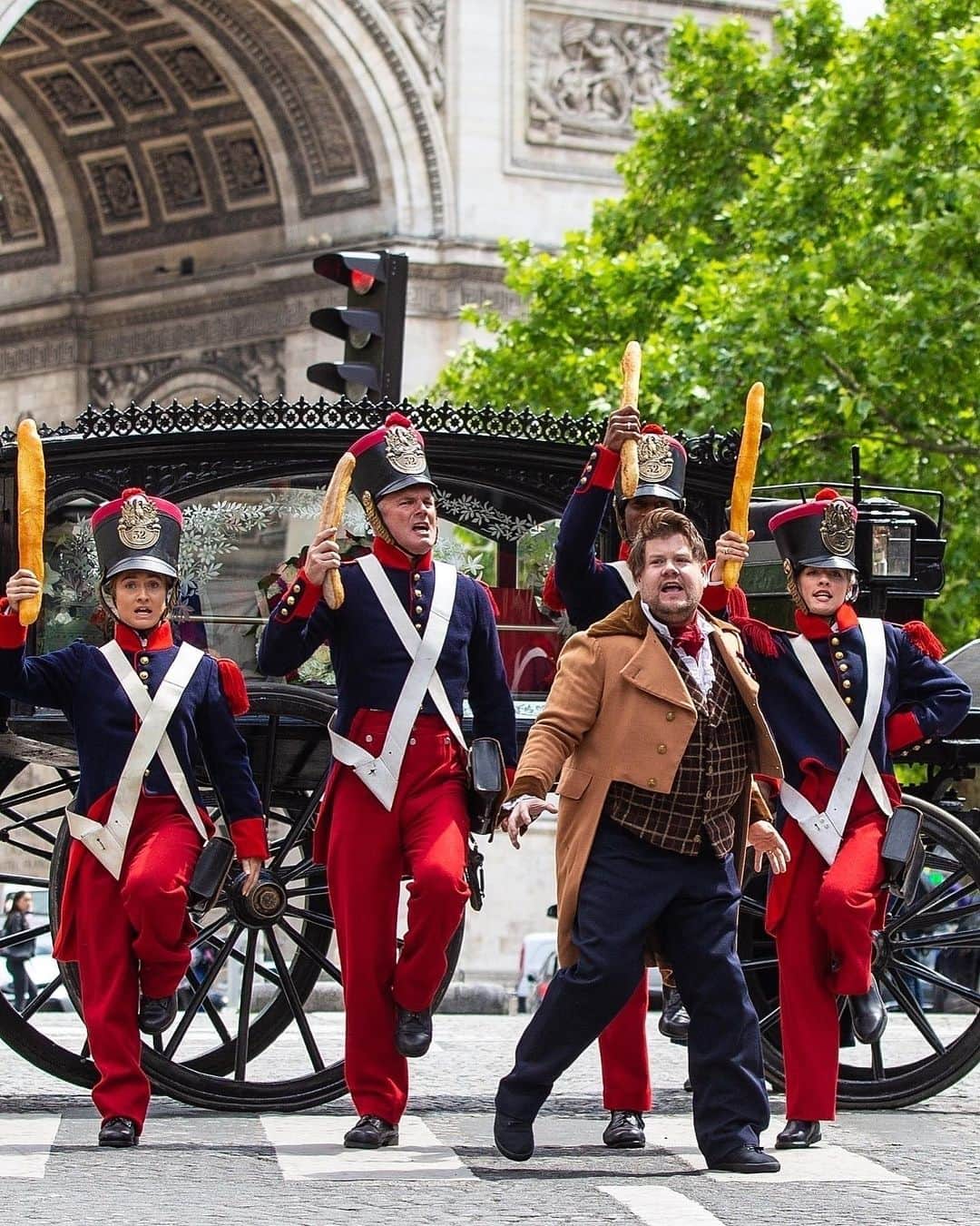 Just Jaredさんのインスタグラム写真 - (Just JaredInstagram)「@j_corden films his own version of Les Miserables for a new Crosswalk the Musical segment in Paris! #JamesCorden #LateLateShow Photos: Backgrid」5月30日 2時21分 - justjared