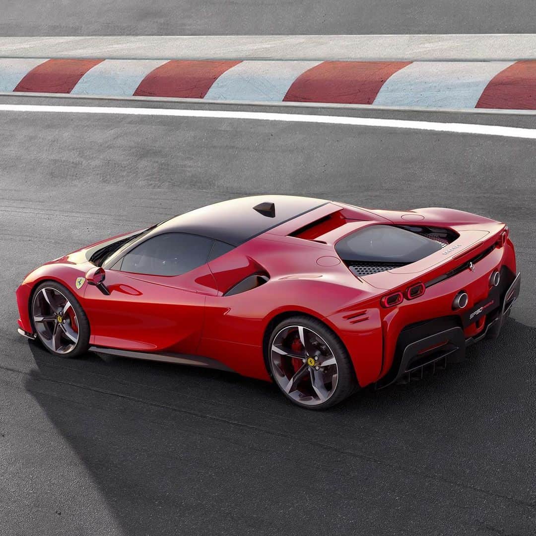 CARLiFESTYLEさんのインスタグラム写真 - (CARLiFESTYLEInstagram)「All-New 986hp Ferrari SF90 Stradale! 4.0 L Twin Turbo V8 with 3 electric motors to create 986hp. 2 electric motors on the front axle, each powering its own wheel. All new 8 speed dual-clutch. 0-62mph In 2.5 sec. 0-124mph In 6.7 sec. with a top speed of 212mph. The most powerful Ferrari series production model to date. #carlifestyle #SF90Stradale #SF90 #ferrari」5月30日 3時06分 - carlifestyle