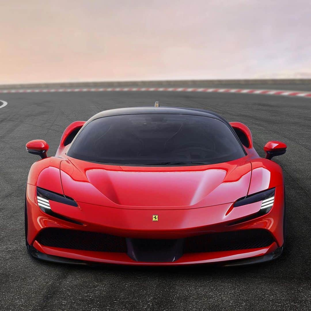 CARLiFESTYLEさんのインスタグラム写真 - (CARLiFESTYLEInstagram)「All-New 986hp Ferrari SF90 Stradale! 4.0 L Twin Turbo V8 with 3 electric motors to create 986hp. 2 electric motors on the front axle, each powering its own wheel. All new 8 speed dual-clutch. 0-62mph In 2.5 sec. 0-124mph In 6.7 sec. with a top speed of 212mph. The most powerful Ferrari series production model to date. #carlifestyle #SF90Stradale #SF90 #ferrari」5月30日 3時06分 - carlifestyle