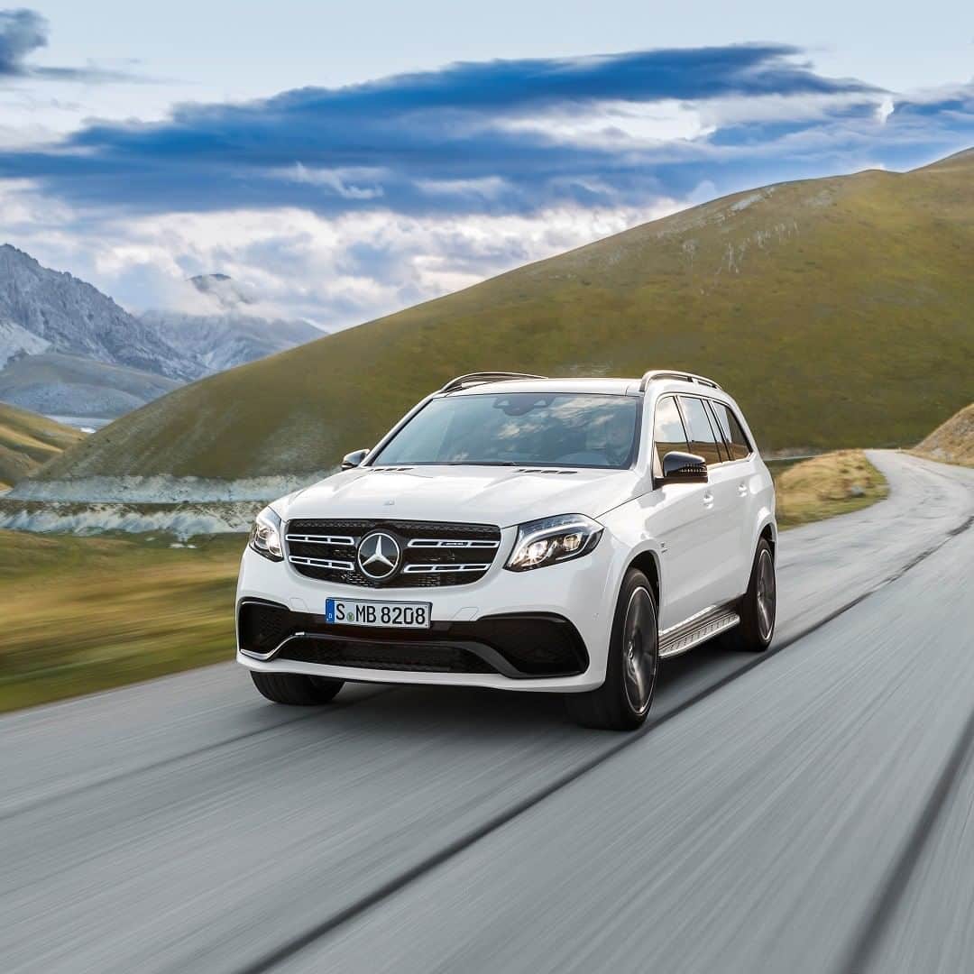 Mercedes AMGさんのインスタグラム写真 - (Mercedes AMGInstagram)「[Mercedes-AMG GLS 63 | Fuel consumption combined: 14.0-13.8 l/100km | CO2 emissions combined: 320-315 g/km]  Compromise nothing in the pursuit of true open road freedom.  #MercedesAMG #AMG #GLS63 #DrivingPerformance #Power #Passion #Mercedes #AMG🔥 #Luxury #CarsofInstagram #InstaCar #Lifestyle」5月30日 3時10分 - mercedesamg