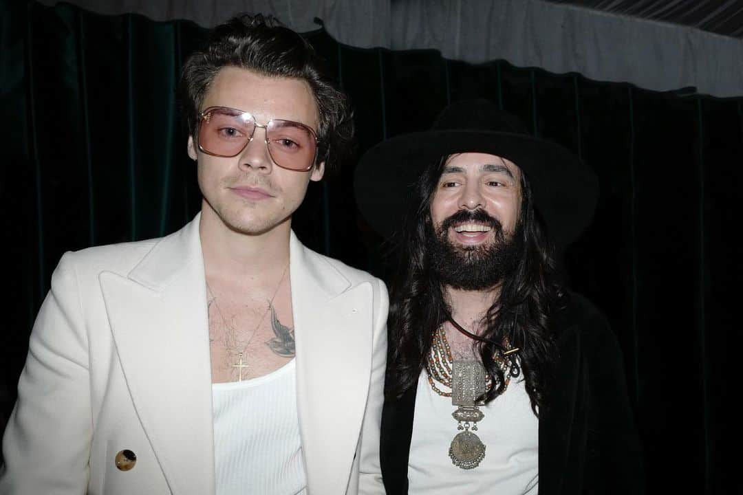 グッチさんのインスタグラム写真 - (グッチInstagram)「Captured together, @harrystyles and @alessandro_michele, celebrating the unveiling of the faces of new universal @guccibeauty scent #GucciMémoire d’une Odeur. The British singer songwriter and actor—who stars in the campaign—and the Creative Director were shot by @bradelterman at @palazzo_brancaccio in Rome. The scent will launch later this summer. #GucciBeauty #AlessandroMichele Discover a filter for the new fragrance on the Gucci App.」5月30日 3時11分 - gucci