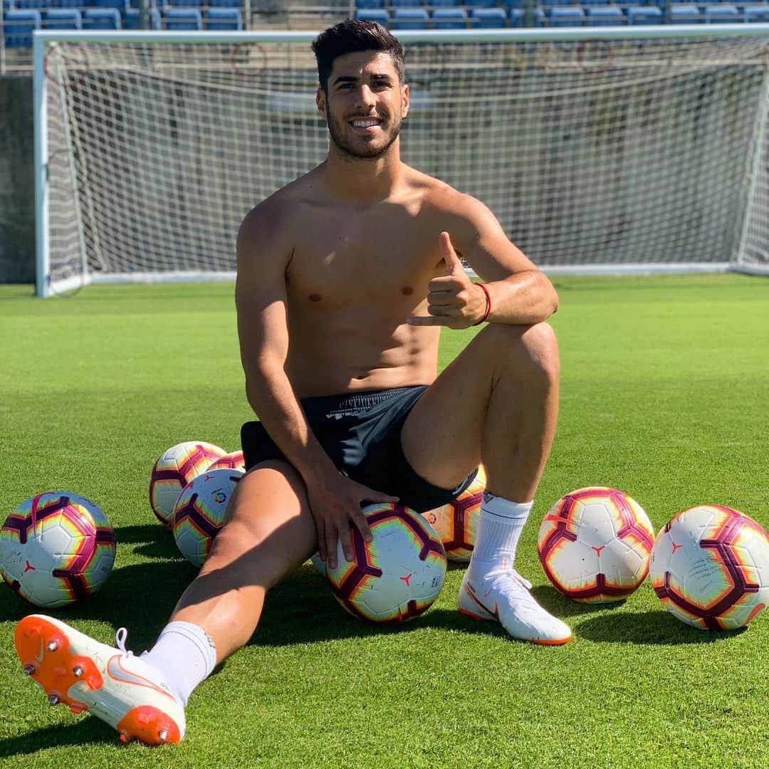 のインスタグラム：「Otro buen día de entrenamiento. / Another good day of training. 🤙🏽」