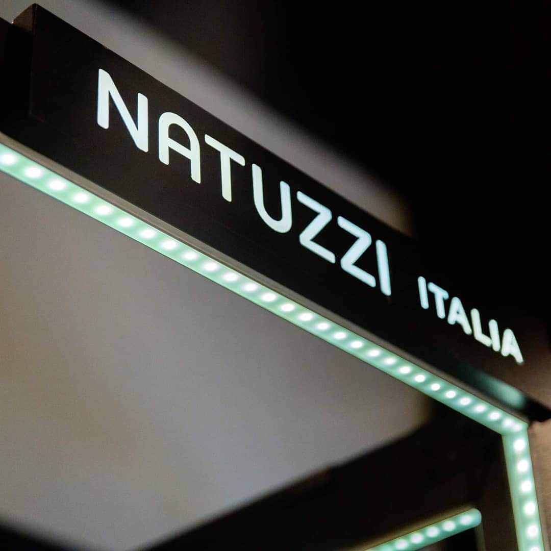 Natuzzi Officialさんのインスタグラム写真 - (Natuzzi OfficialInstagram)「Thanks to the partnership between Natuzzi, @microsoft and @hevolus_innovation, Natuzzi Italia mixes physical and digital world. Last week we launched in New York the first augmented reality store to go beyond the traditional customer journey. #Natuzzi #NatuzziItalia #HevolusInnovation #Microsoft #augmentedstore #mixedreality #microsofthololens #hololens #ar #vr #design #lifestyle #style #furniture #homefurniture #madeinitaly #living #interiordesign #decor #furnituredesign #homedesign #inspiration #interior #instadesign #designlovers #italianstyle #homedecor #lovedesign #designers #designer」5月30日 3時13分 - natuzzi