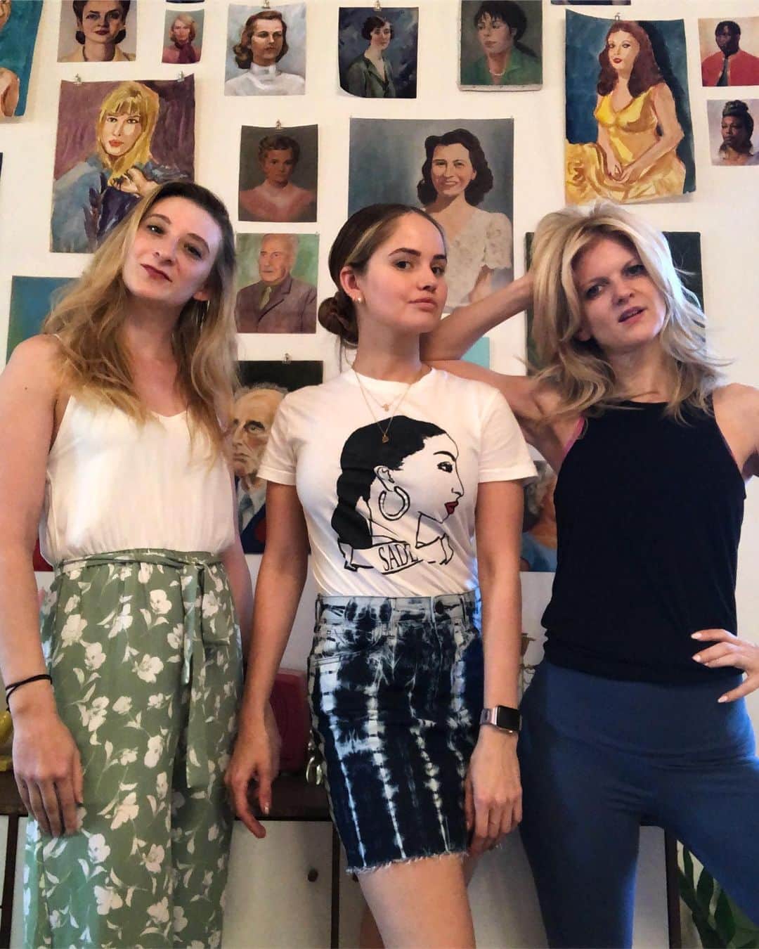 デビー・ライアンのインスタグラム：「we are not The Bachelorette, but we are a few ladies who sit around a fruit salad and discuss it on the podcast Will You Accept This Rose? by @ardenmyrin (Don’t Always Be Cam. For sure never be Cam)」