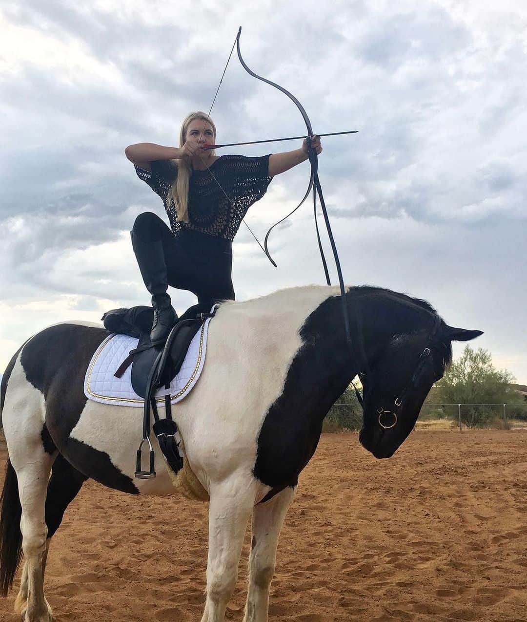 Instagramさんのインスタグラム写真 - (InstagramInstagram)「Equestrian Alex Bauwens (@alex_bauwens) is bringing mounted archery back from the Middle Ages. 🐴⚡️🏹 “I’m a big fan of fantasy books and film, and I love making those adventures real for people,” says Alex, who started riding horses when she was 3 and took up mounted archery — or the sport of shooting a bow and arrow from horseback — 10 years ago. “The first time I shot a bow from a horse, I knew this was the sport for me,” she says. See Alex shoot some arrows, today on our story and IGTV. Photo by @alex_bauwens」5月30日 3時47分 - instagram