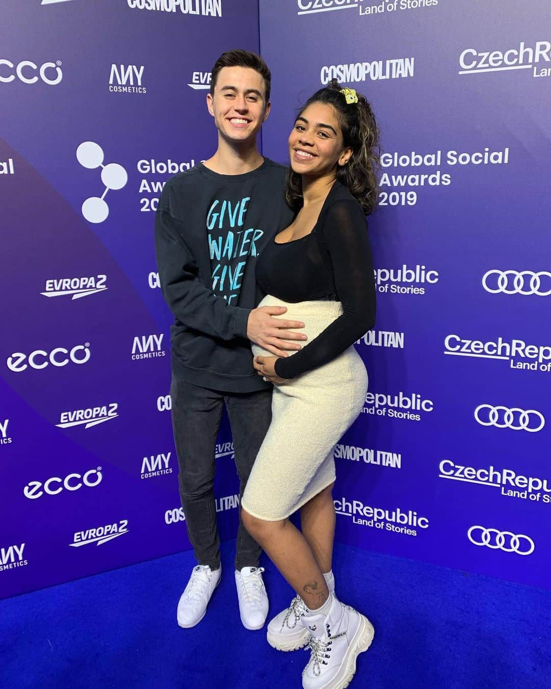 ナッシュ・グリアさんのインスタグラム写真 - (ナッシュ・グリアInstagram)「Thanks for having us @socialawards 🌍#ThinkSocial」5月30日 4時06分 - nashgrier