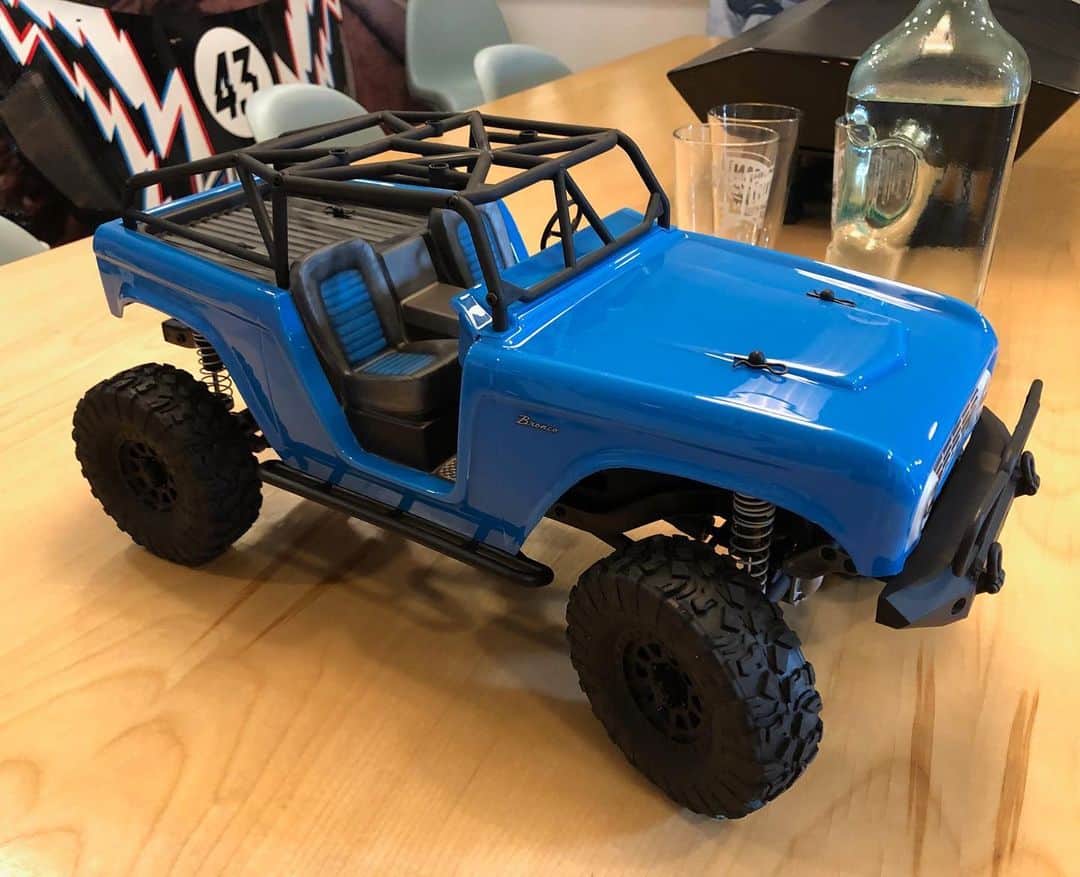 ケン・ブロックさんのインスタグラム写真 - (ケン・ブロックInstagram)「This is a rad gift that folks at our local hobby shop (@west_valley_hobbies_utah) put together for my Wifey in honor of her actual ’74 Ford Bronco: a Proline Ford Bronco RC body, custom painted in blue to match the blue on my wife’s real one, one top of an HPI Venture chassis. One word to describe it: awesome! Big thanks to Mike and the team over at West Valley, my wife is stoked on this (as are my kids, who are now begging her to let them play with it! Ha.). #Wifeywhipgameonpoint #FordBronco」5月30日 4時07分 - kblock43