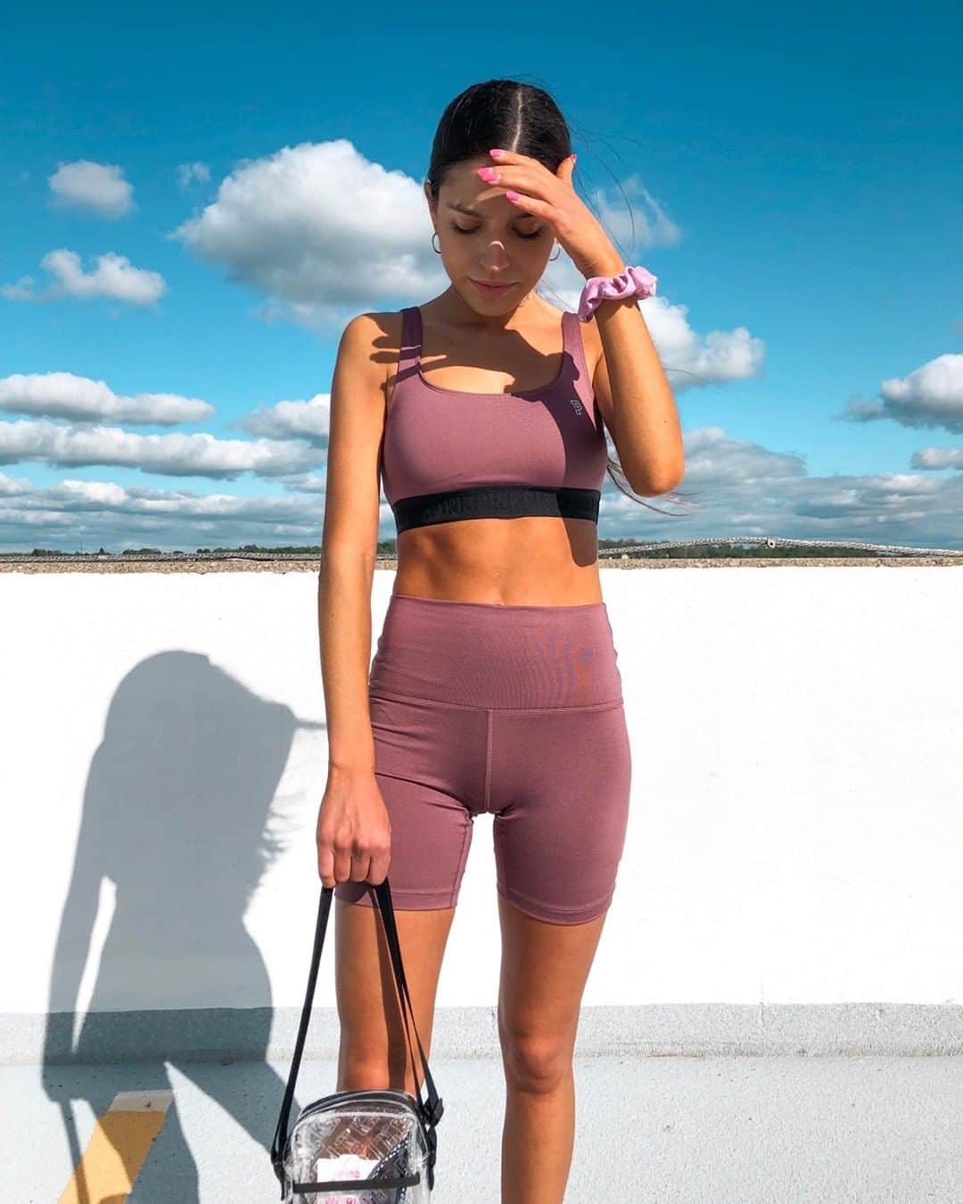 Victoria's Secret PINKさんのインスタグラム写真 - (Victoria's Secret PINKInstagram)「Perfect outfit checklist 📝: Ultimate Scoop Lightly Lined Sports Bra✔️ Ultimate Bike Short✔️ PINK Accessories ✔️」5月30日 4時00分 - vspink