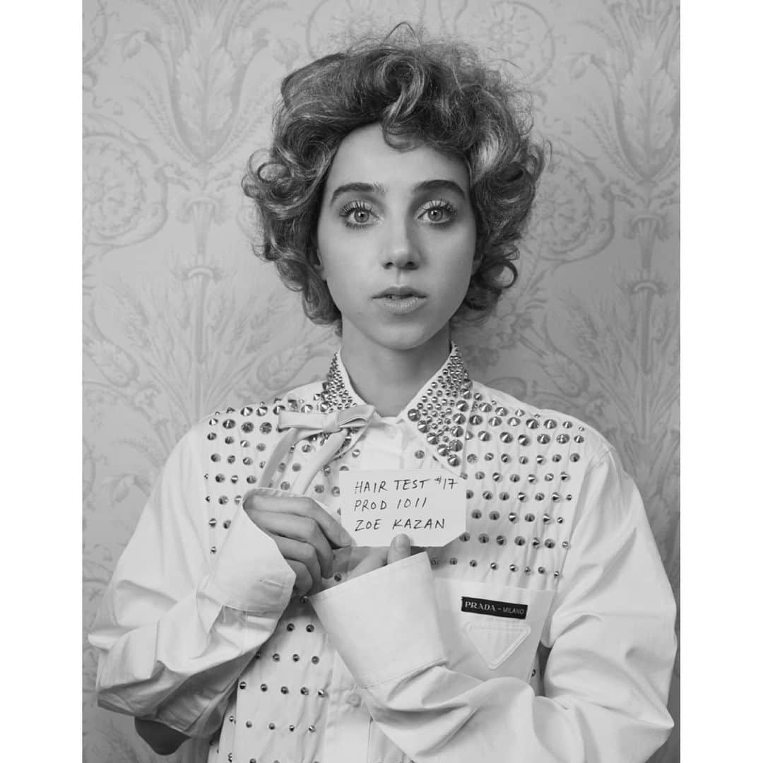 Luke Chamberlainさんのインスタグラム写真 - (Luke ChamberlainInstagram)「@thevioletbook ✖️ @prada story with @zoe.kazan #photography @emmasummerton #fashion @leithclark #makeup @romyglow #nails @erihandanail #hair #wigs #lukechamberlain」5月30日 4時08分 - luke_chamberlain