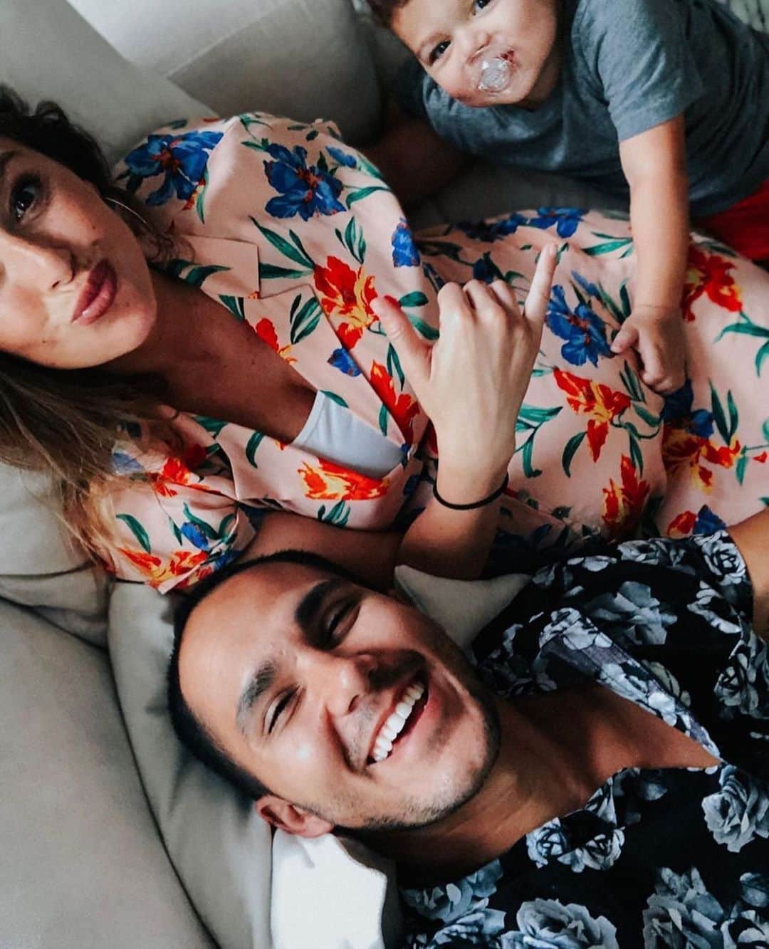People Magazineさんのインスタグラム写真 - (People MagazineInstagram)「Carlos and Alexa PenaVega have clearly perfected the family selfie! 😍 | #Regram @therealcarlospena」5月30日 4時11分 - people