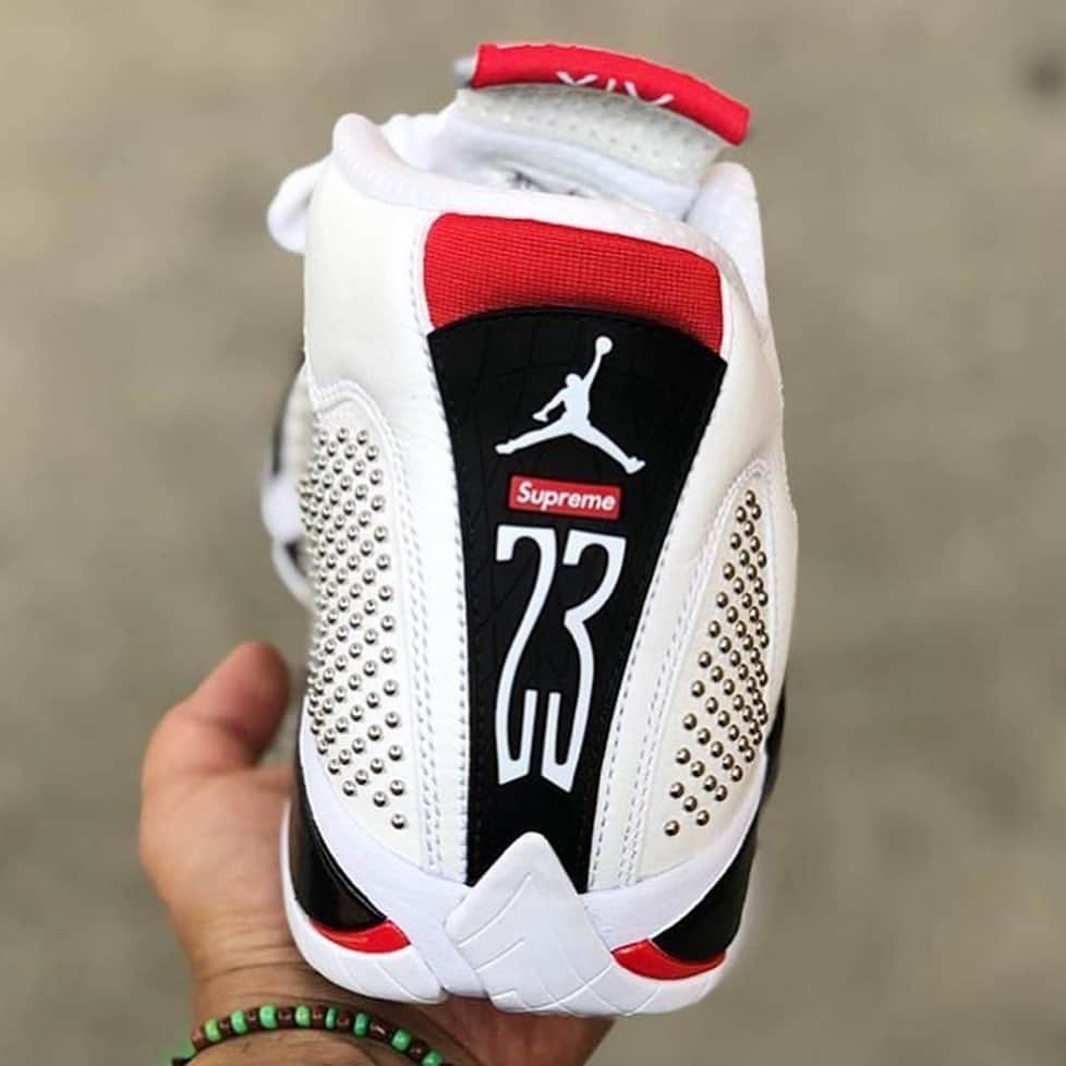 Sneaker News x Jordans Dailyさんのインスタグラム写真 - (Sneaker News x Jordans DailyInstagram)「Another look at the @supremenewyork x Air Jordan 14s. Inspired by one of MJ’s appearances in 1995, the pair is set to drop in two colorways for a retail of $248. Link in bio for more details #jordansdaily」5月30日 4時14分 - jordansdaily