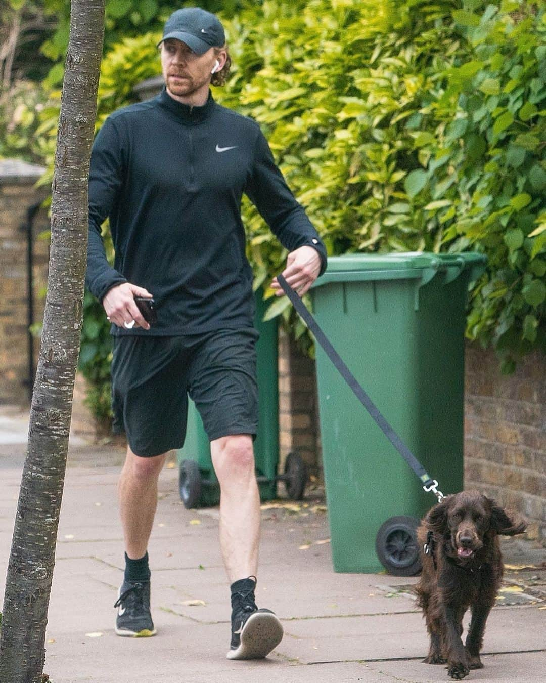 Just Jaredさんのインスタグラム写真 - (Just JaredInstagram)「@twhiddleston takes his pup for an afternoon walk in London! #TomHiddleston Photo: Backgrid」5月30日 4時24分 - justjared