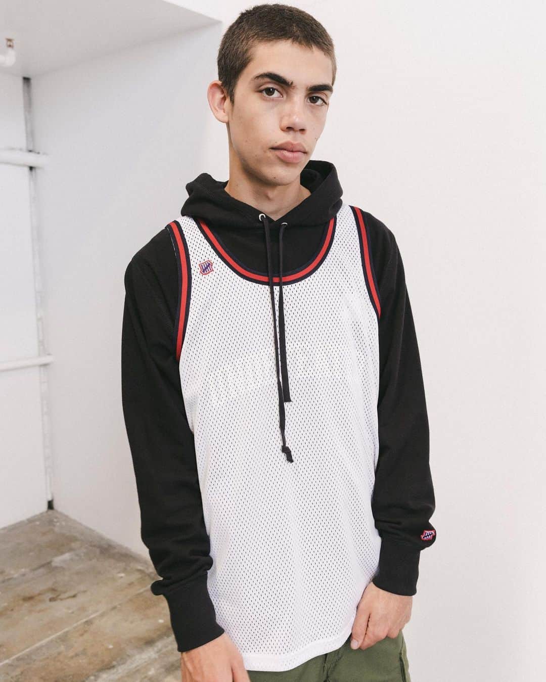 UNDFTDさんのインスタグラム写真 - (UNDFTDInstagram)「Our UNDEFEATED Basketball Jersey and Shorts are made of 100% Polyester Dry Mesh featuring striped ribbing, adjustable waist and the signature 5 Strike patch. // Available Friday 5/31 exclusively at All Undefeated Chapter Stores and Undefeated.com」5月30日 4時24分 - undefeatedinc