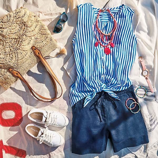 トミー バハマさんのインスタグラム写真 - (トミー バハマInstagram)「Is it time to pick out that favorite #summer outfit? We think so! #LongLiveTheIslandLife #TravelEssentials 🕶🌴🌞」5月30日 4時20分 - tbahama