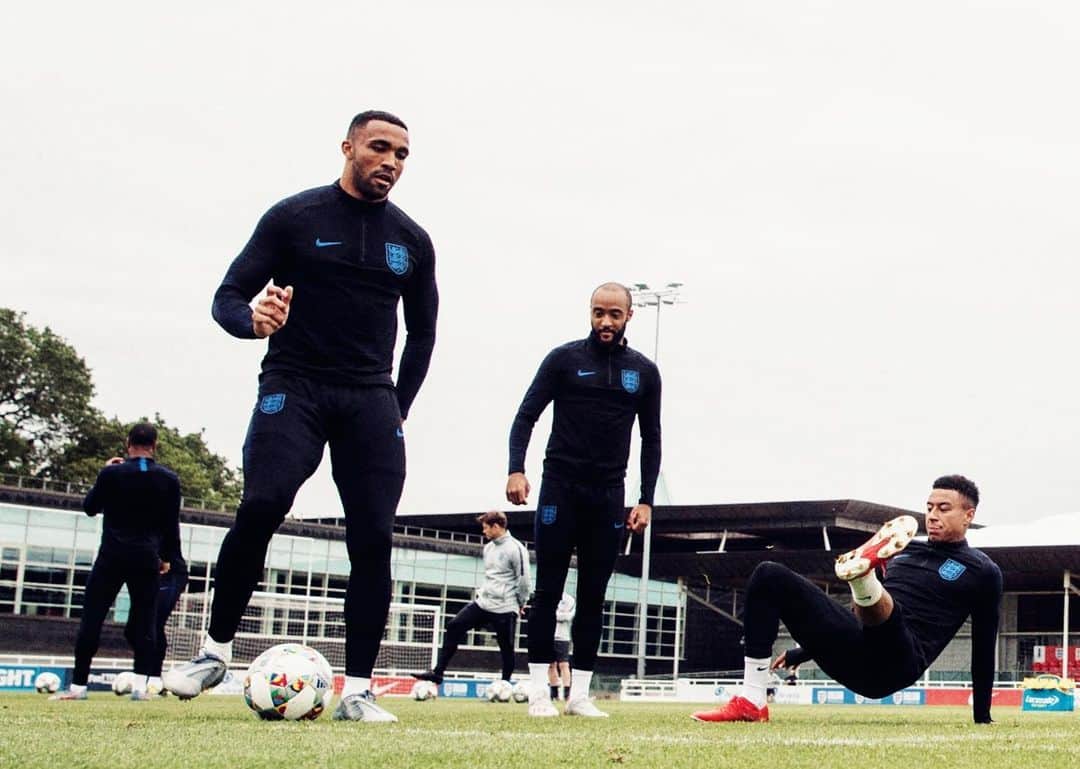 カラム・ウィルソンのインスタグラム：「Trying to play ball while @jesselingard breakdances 🕺🏽🤣」