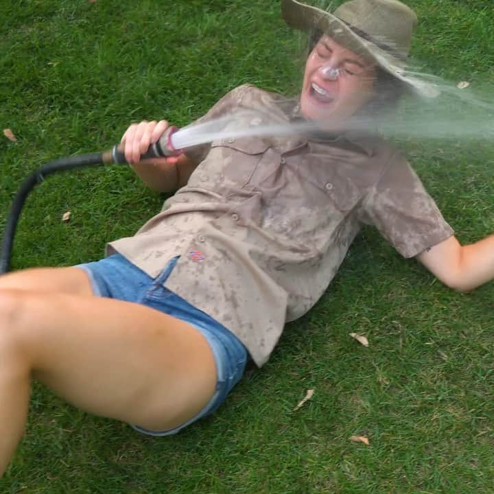 Hannah Stockingのインスタグラム：「FULL VID IN BIO 🔥🤦‍♀️」