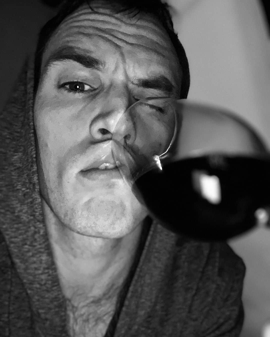 サム・クラフリンのインスタグラム：「Wines Day.」