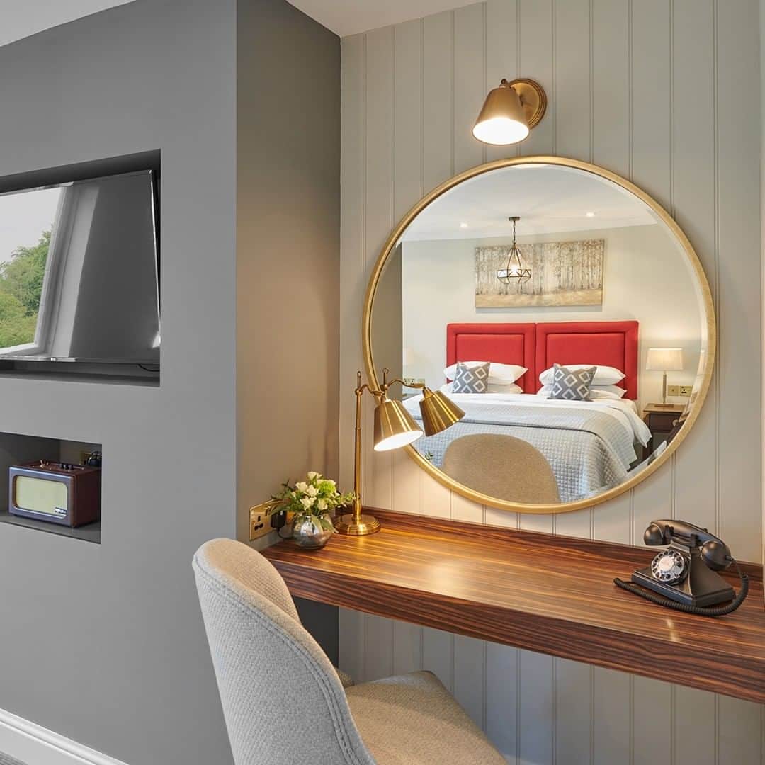 ローラアシュレイのインスタグラム：「It’s the little touches that make @BurnhamBeechesHotel so special. Get a luxurious stay and home inspiration all in one trip with our new Laura Ashley bedrooms 😍 #LauraAshleyHotels」