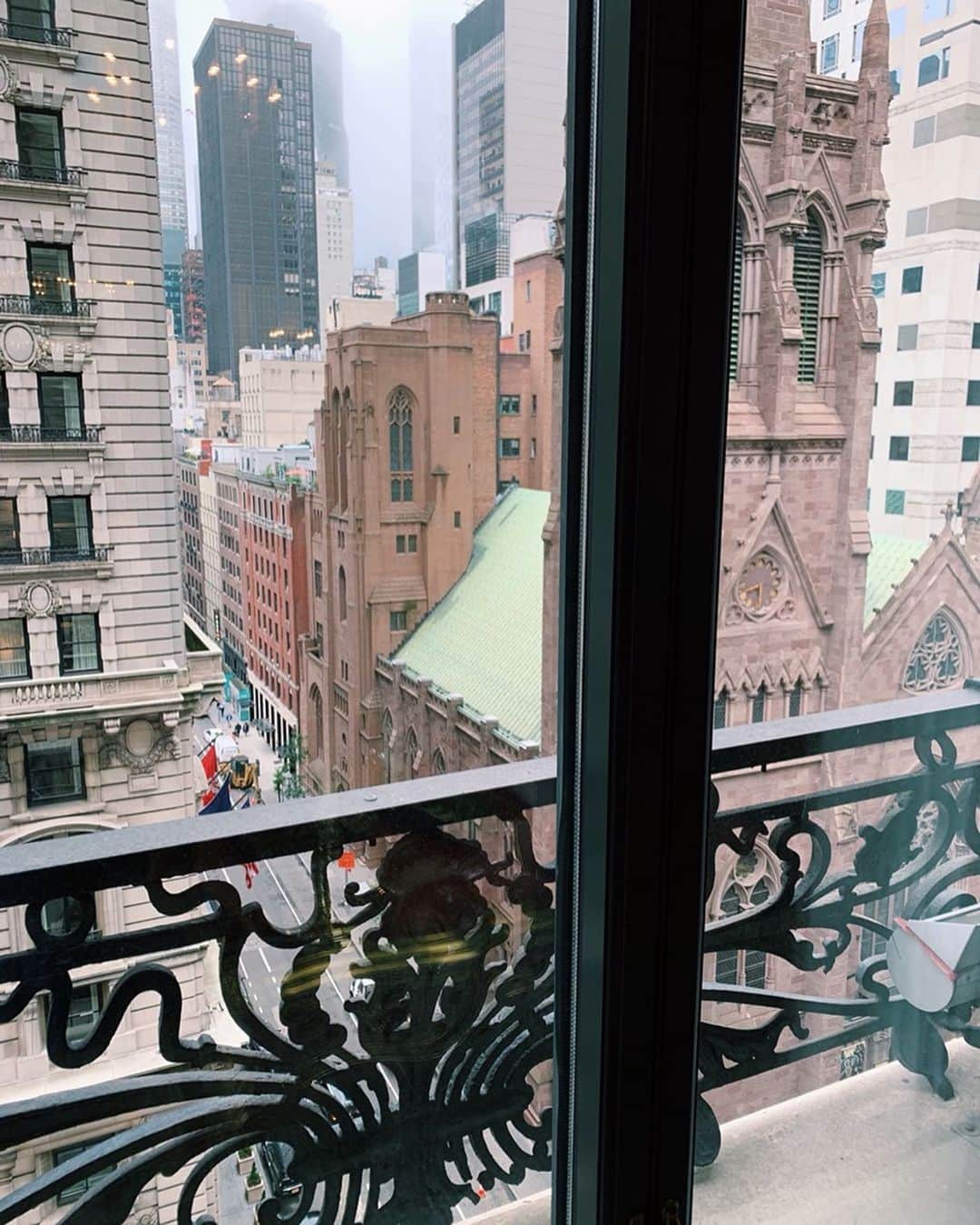 オム・ジウォンさんのインスタグラム写真 - (オム・ジウォンInstagram)「아침 운동후 산발.  뉴욕에서 예쁨은 포기합니다  #SoulCycle #nyc」5月30日 4時55分 - umjeewon