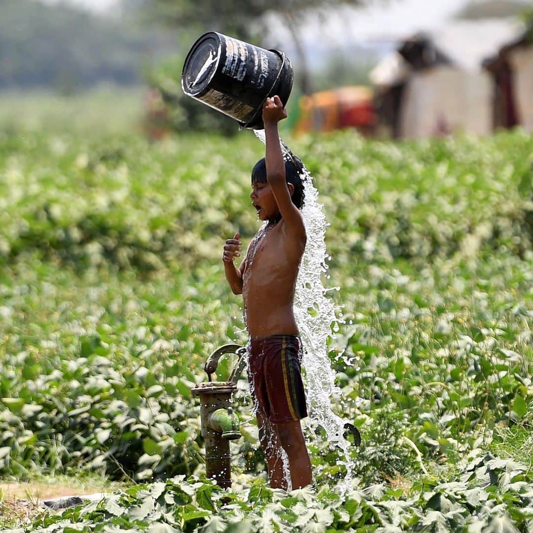 NBC Newsさんのインスタグラム写真 - (NBC NewsInstagram)「An Indian boy pours water on himself to cool down amid rising temperatures in #NewDelhi. . 📷 @moneysharma / @afpphoto」5月30日 4時55分 - nbcnews