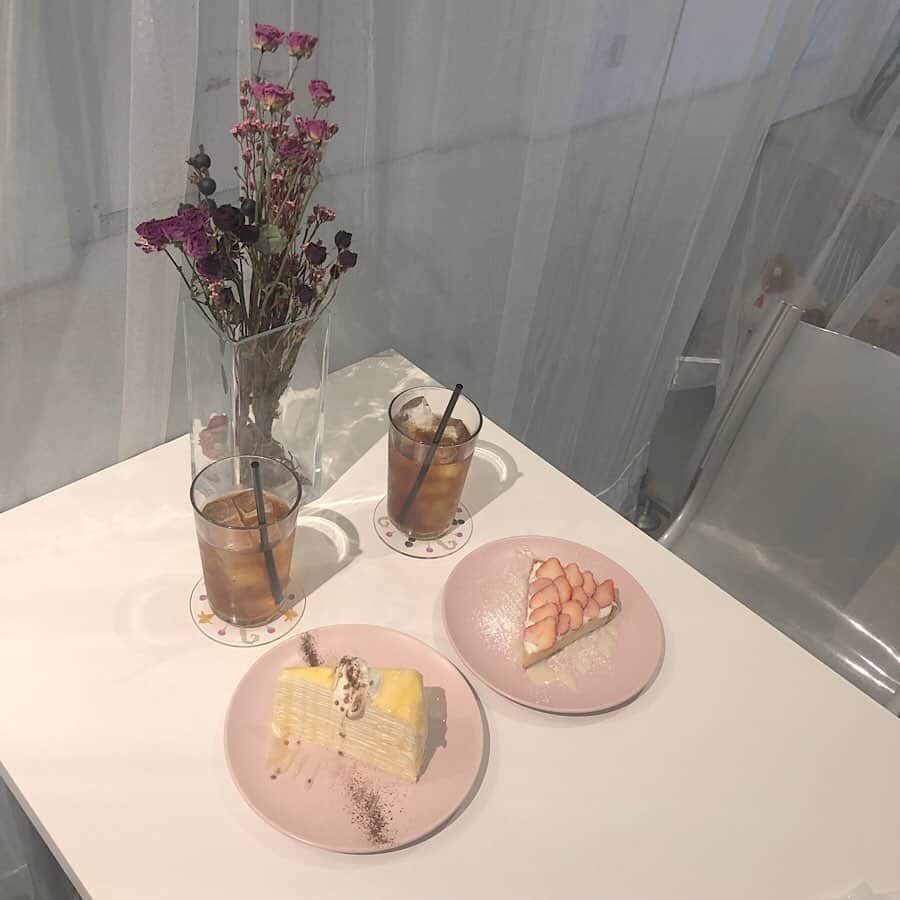 安原舞さんのインスタグラム写真 - (安原舞Instagram)「🥀🥀🥀 . #大阪おすすめカフェ ！🥨 . . 居心地良すぎて 何時間も滞在してもうた〜🌿 リフレッシュさいこう〜！！✌︎ . . #カフェ #cafe #カフェ巡り #cafe巡り #大阪カフェ #心斎橋カフェ#ドライフラワー #dryflower」5月30日 16時07分 - mai_yasuhara
