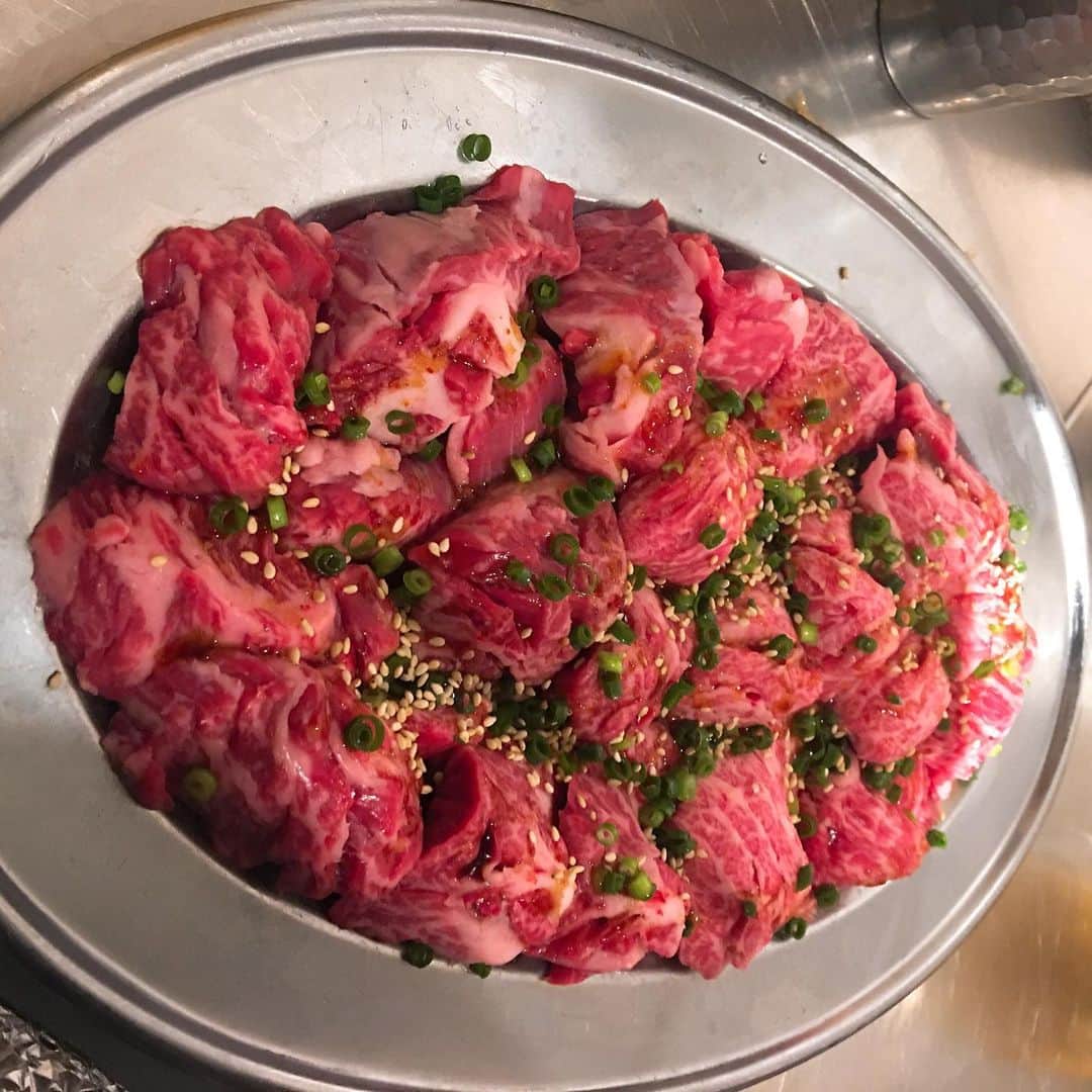 金巻ともこさんのインスタグラム写真 - (金巻ともこInstagram)「ヒロミヤでした。Instagramが教えてくれたところによると1年前もヒロミヤで肉食ってたらしい……。肉……うま……肉……。肉の日……。 ＊ 1週間で3回も焼肉食べてはいけません。 #ヒロミヤ #焼肉 #meat」5月30日 14時53分 - tomotomoco