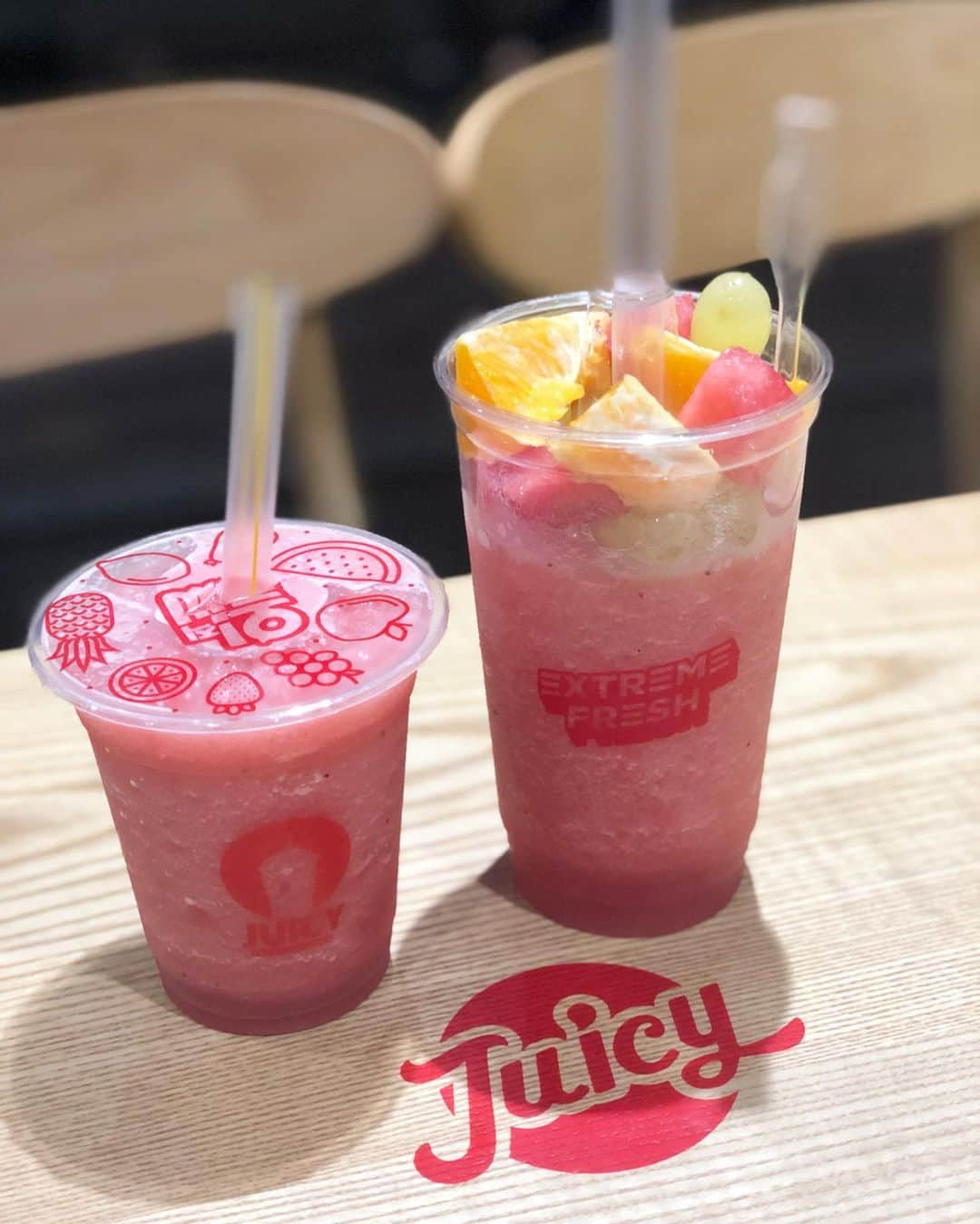 内藤理沙さんのインスタグラム写真 - (内藤理沙Instagram)「* * 〖 Juicy 〗 先週から発売のスイカ🍉 めっちゃスイカだよっ スイカ好きにはたまらん🤤💕 * #instafood #koreanfood #shinokubo #juicy #新大久保 #risapigram」5月30日 14時46分 - risa_naito_official