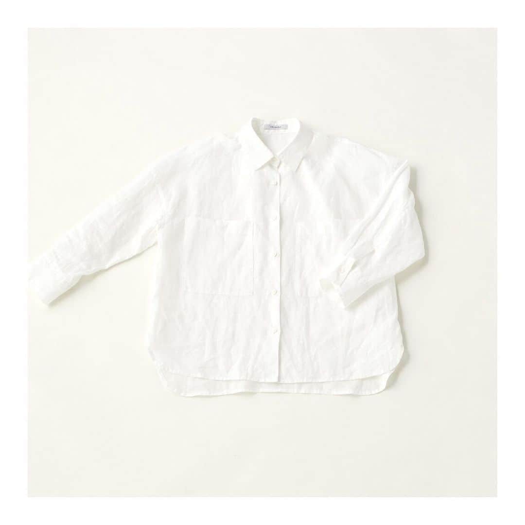 エリオポールのインスタグラム：「- 2019/SS collection -  夏の冷房対策に、肌触りの良い1枚をプラス。 . . SHIRT《 HELIOPOLE 》white/camel/navy 15,000yen+tax  BLOUSE《 HELIOPOLE 》charcoal/white 17,000yen+tax . . ＊一部店舗のみでのお取り扱い商品となります。 ＊ルックはプロフィールのURLからもご覧いただけます。 . . #HELIOPOLE #heliopole #エリオポール #daikanyama #heliopole10 #marunouchibuilding #matsuyaginza #sapporostellarplace #nambaparks #nihonbashitakashimaya #yokohama #hiroshima #okayama #kagoshima #blouse #shirt #2019ss #spring #summer #fashion #instagood #instafashion #style」