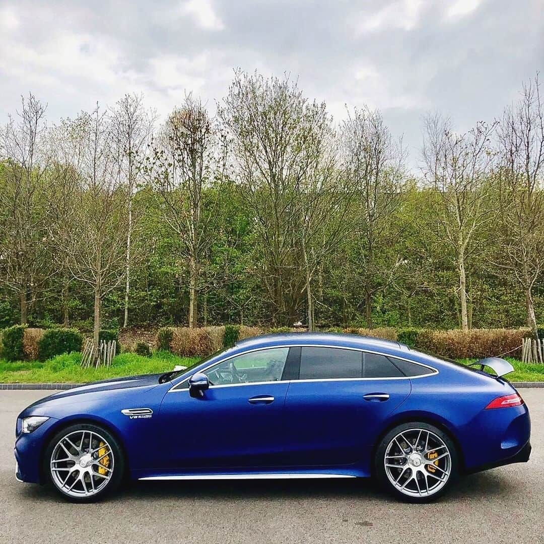 メルセデス・ベンツさんのインスタグラム写真 - (メルセデス・ベンツInstagram)「Like to steal the show. 🌟 Photo by @t1dso.  __________ [Mercedes-AMG GT 63 S 4MATIC+ 4-Türer Coupé | Kraftstoffverbrauch kombiniert: 11,2–11,1 l/100 km | CO₂-Emissionen kombiniert: 256–252 g/km | mb4.me/nefz] . #MercedesBenz #MercedesAMG #AMG #AMGGT63S #⭐ #LifeisaRace #4doorcoupé #mbfanphoto #automotivedesign #greatoutdoors #mbcar」5月30日 15時00分 - mercedesbenz